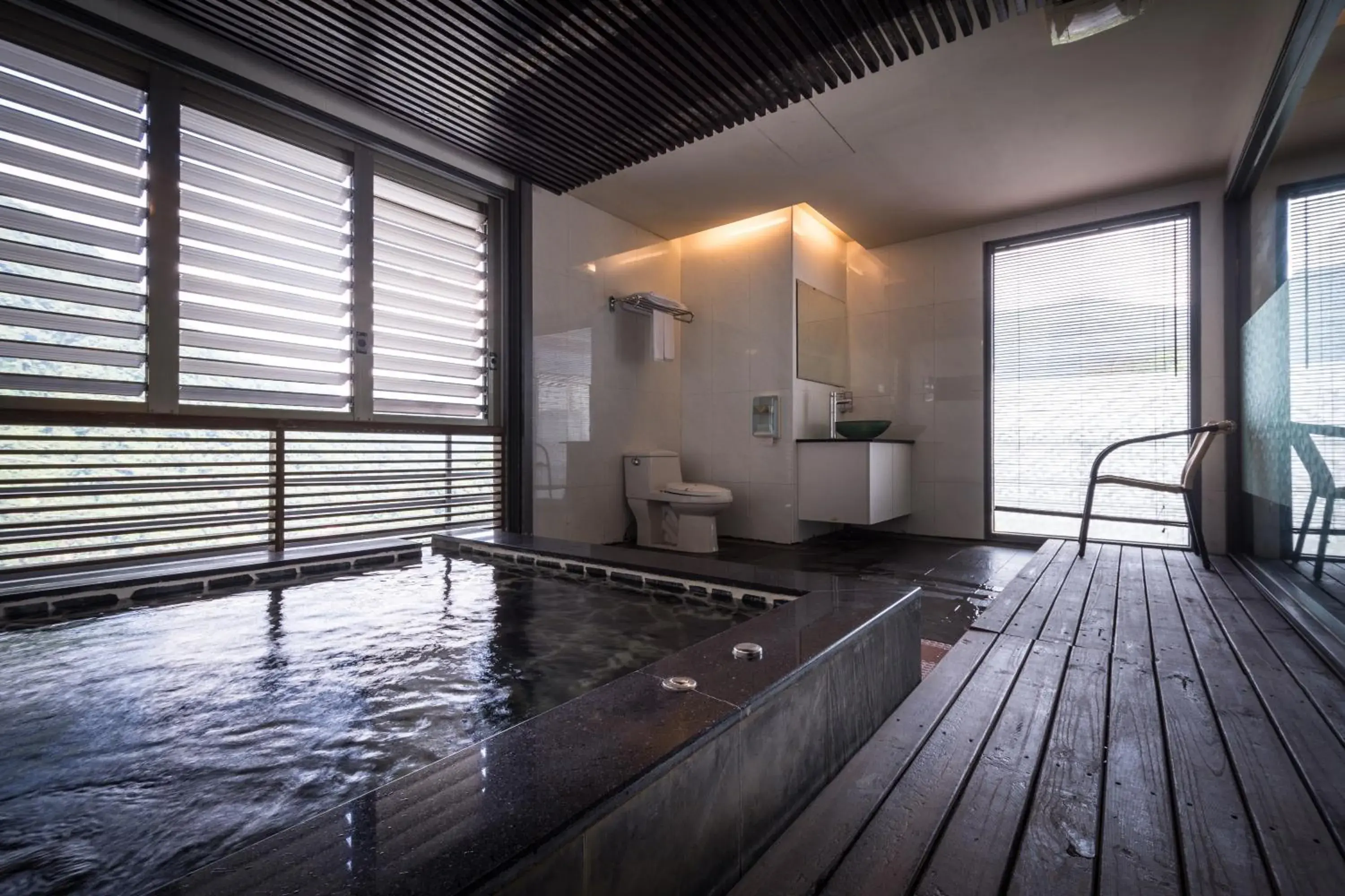 Shower, Swimming Pool in WULAI SungLyu Spring Resort