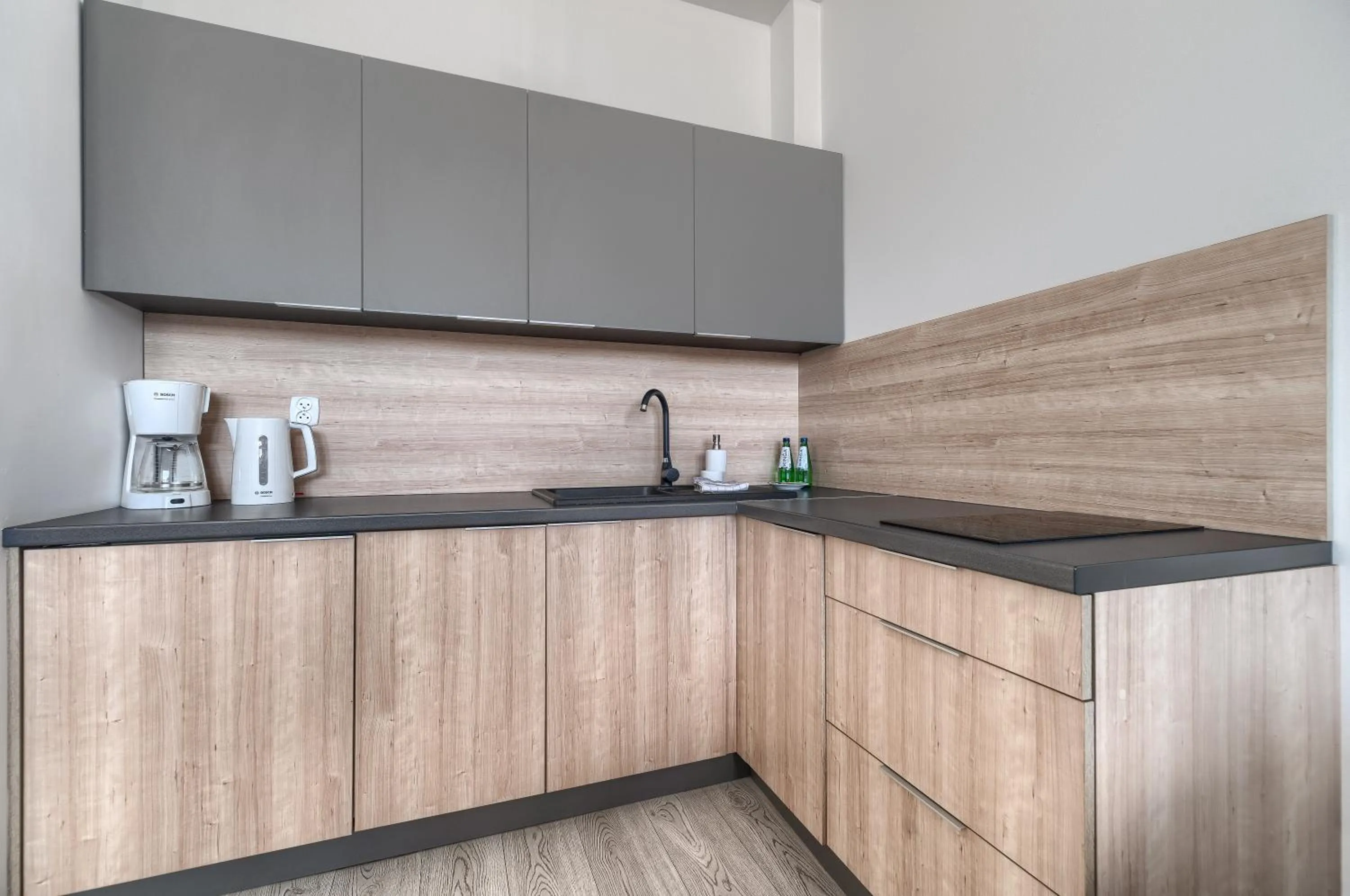 Coffee/tea facilities in Aparthotel Platinum