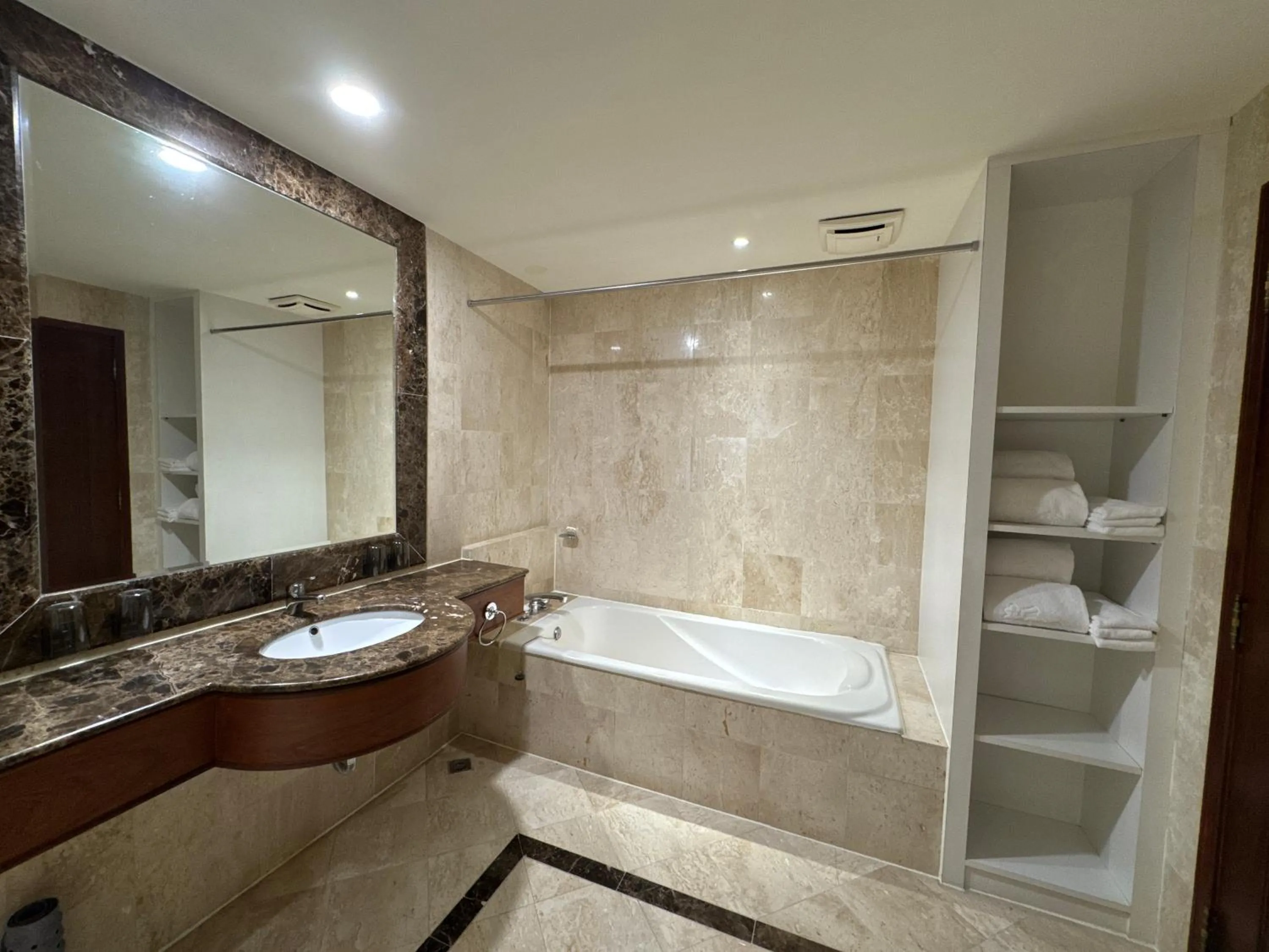 Shower in XinsheHotel - Chungli
