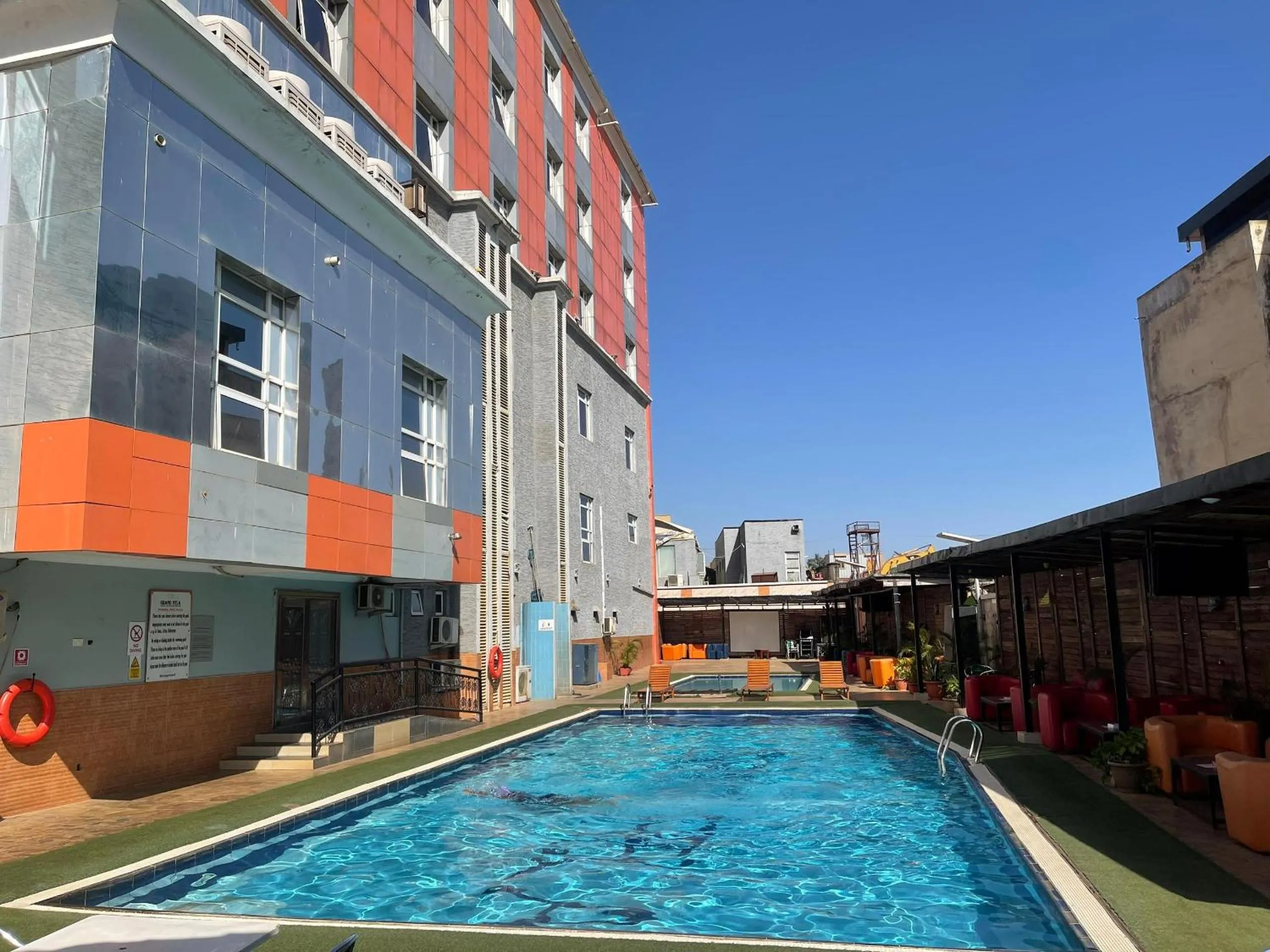 Restaurant/places to eat in Grand Pela Hotel & Suites