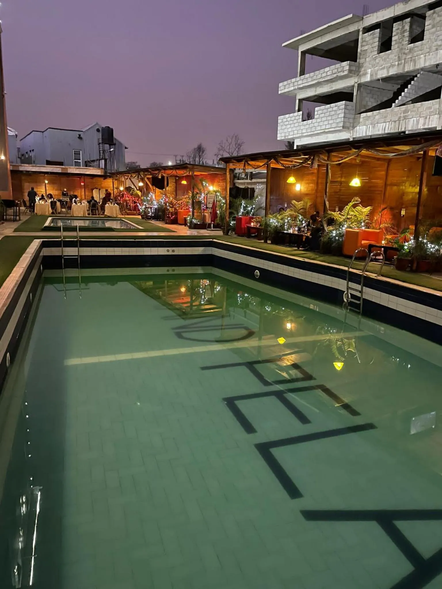 Restaurant/places to eat in Grand Pela Hotel & Suites