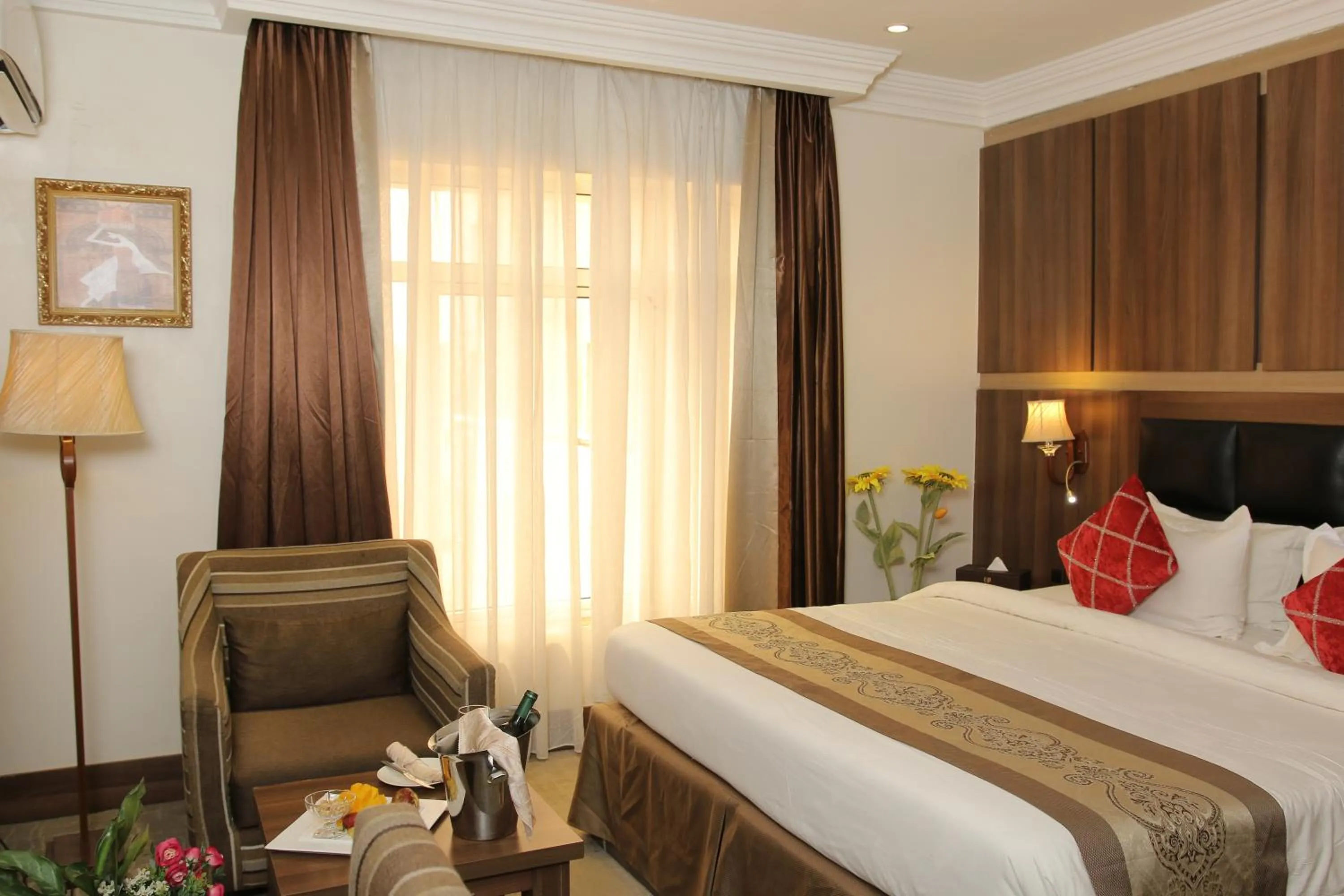 Bedroom, Bed in Grand Pela Hotel & Suites