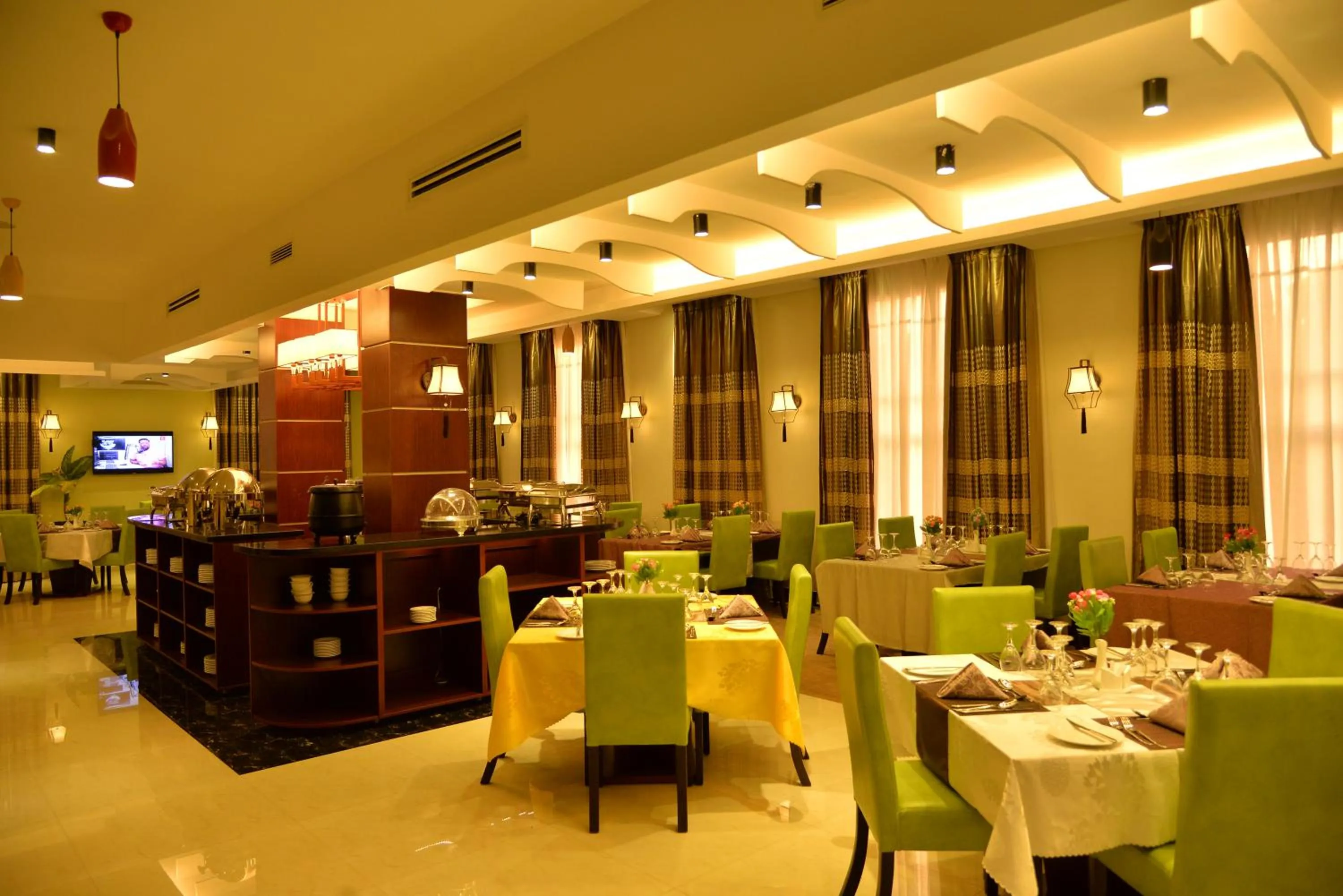Restaurant/places to eat in Grand Pela Hotel & Suites