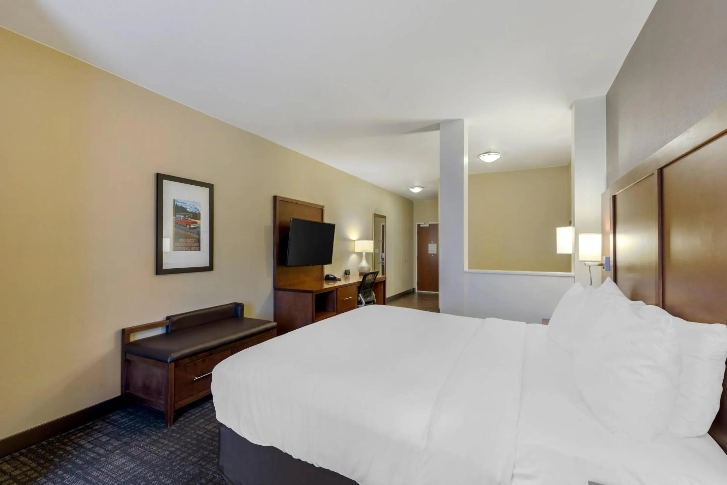 Bedroom, Bed in Comfort Suites Loveland