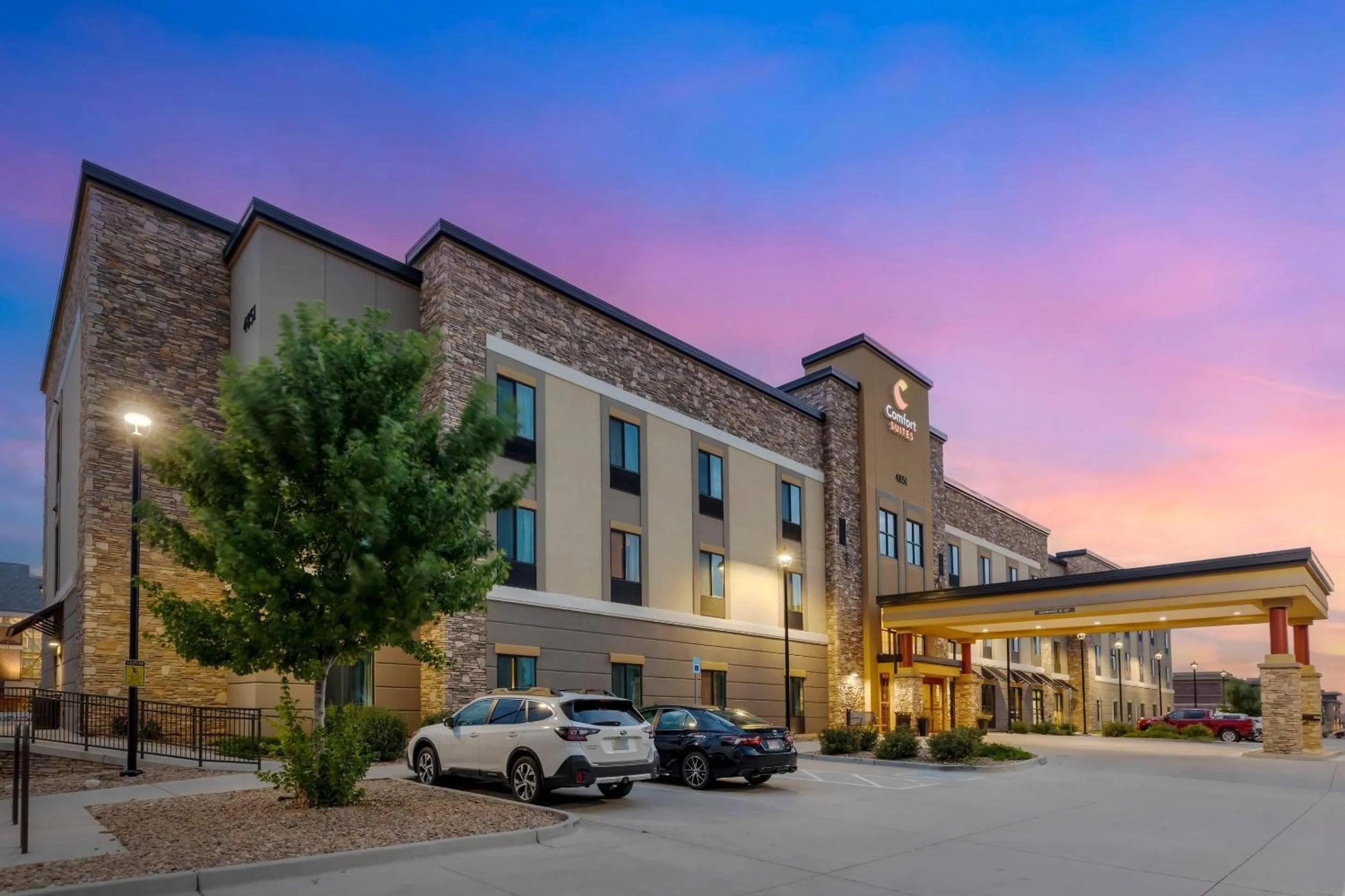 Swimming pool in Comfort Suites Loveland