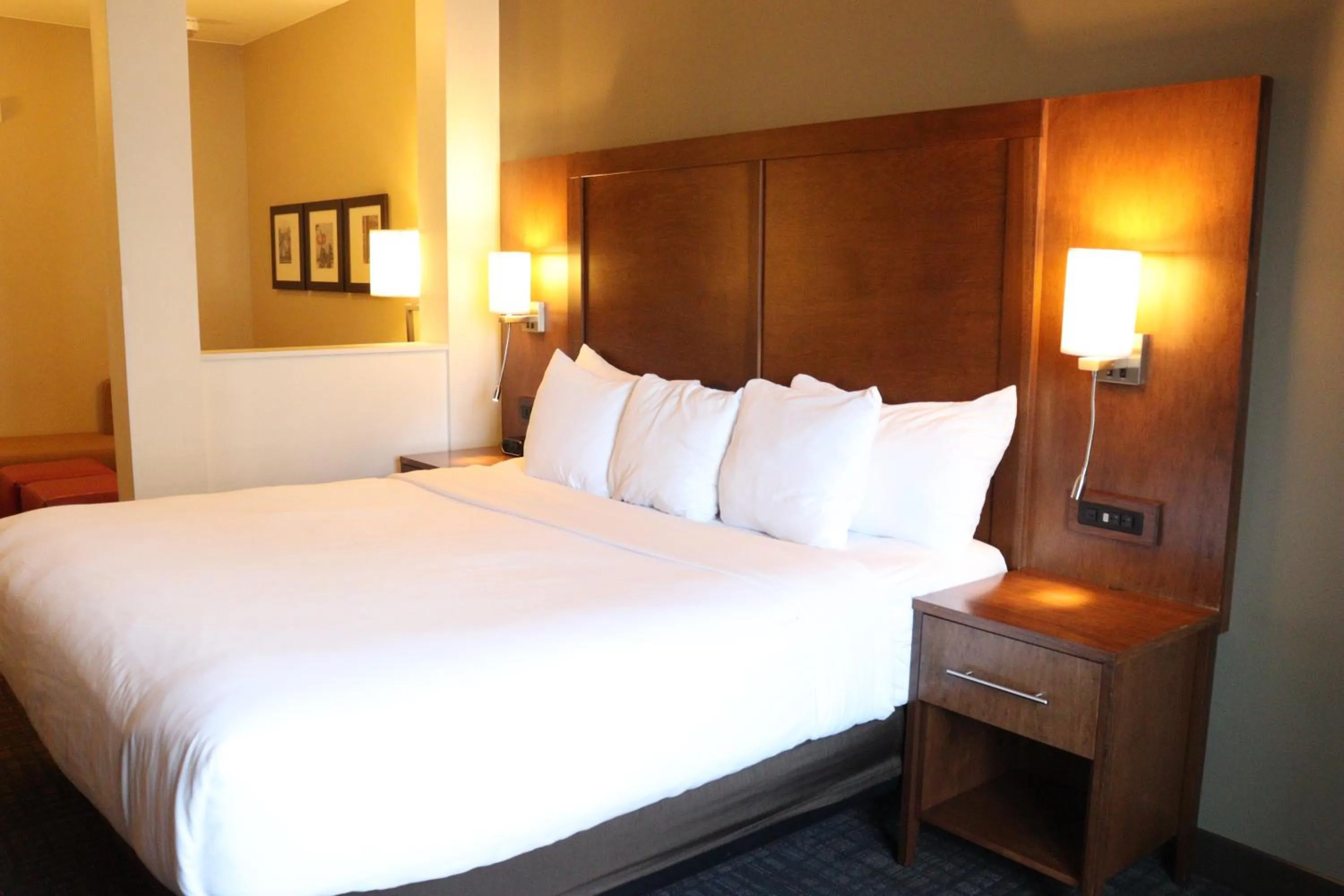 Bed in Comfort Suites Loveland