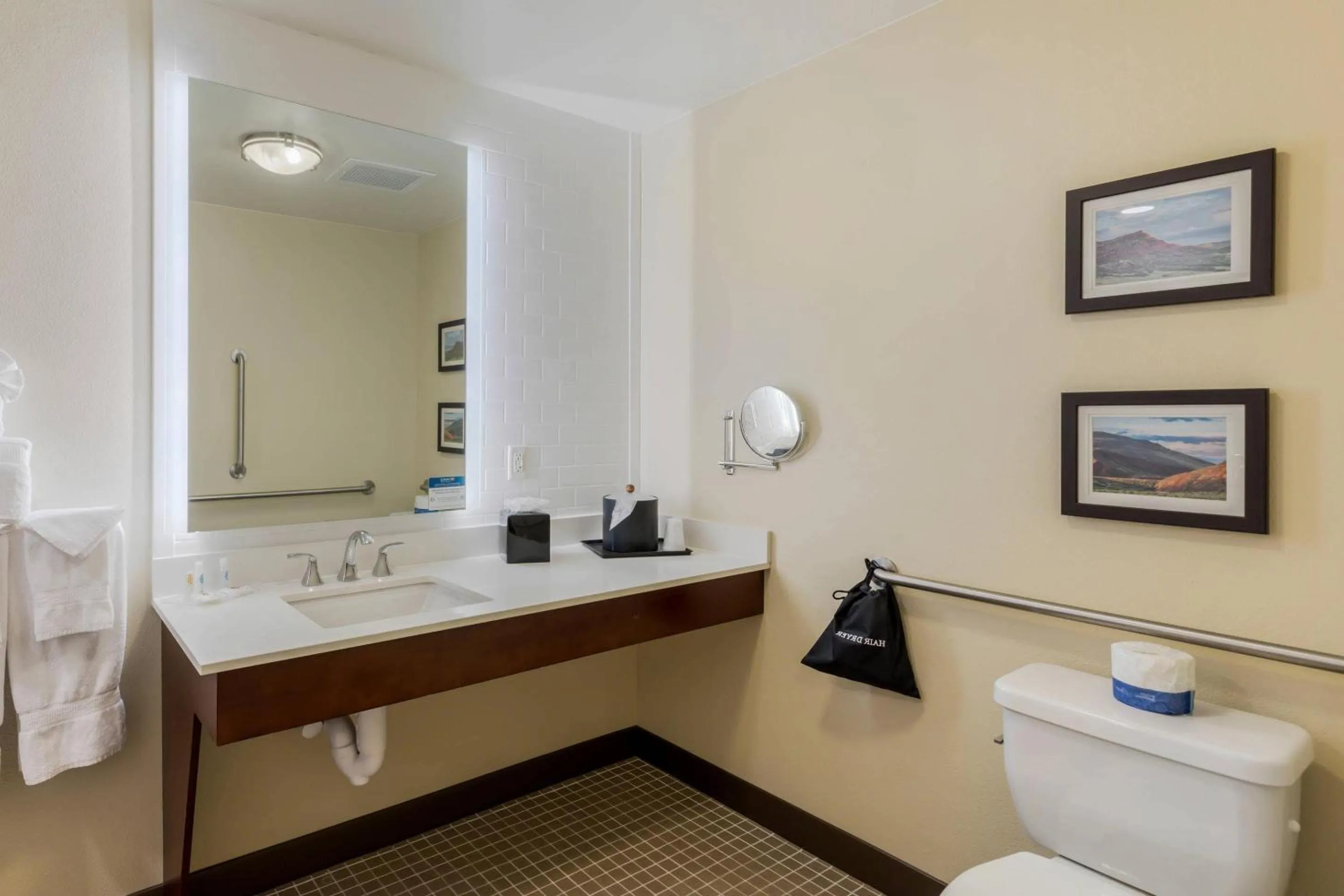 Bedroom in Comfort Suites Loveland