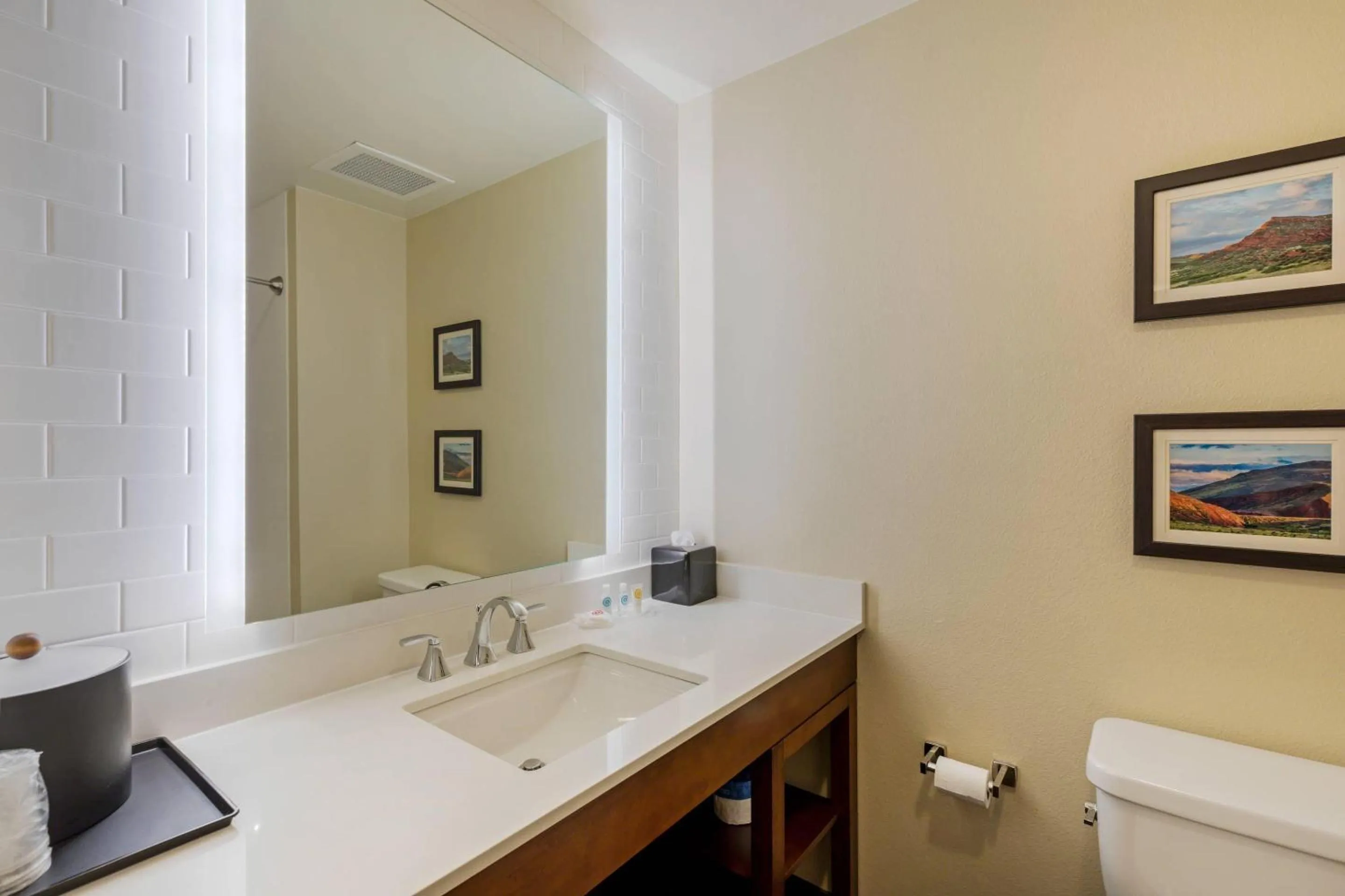 Bedroom in Comfort Suites Loveland