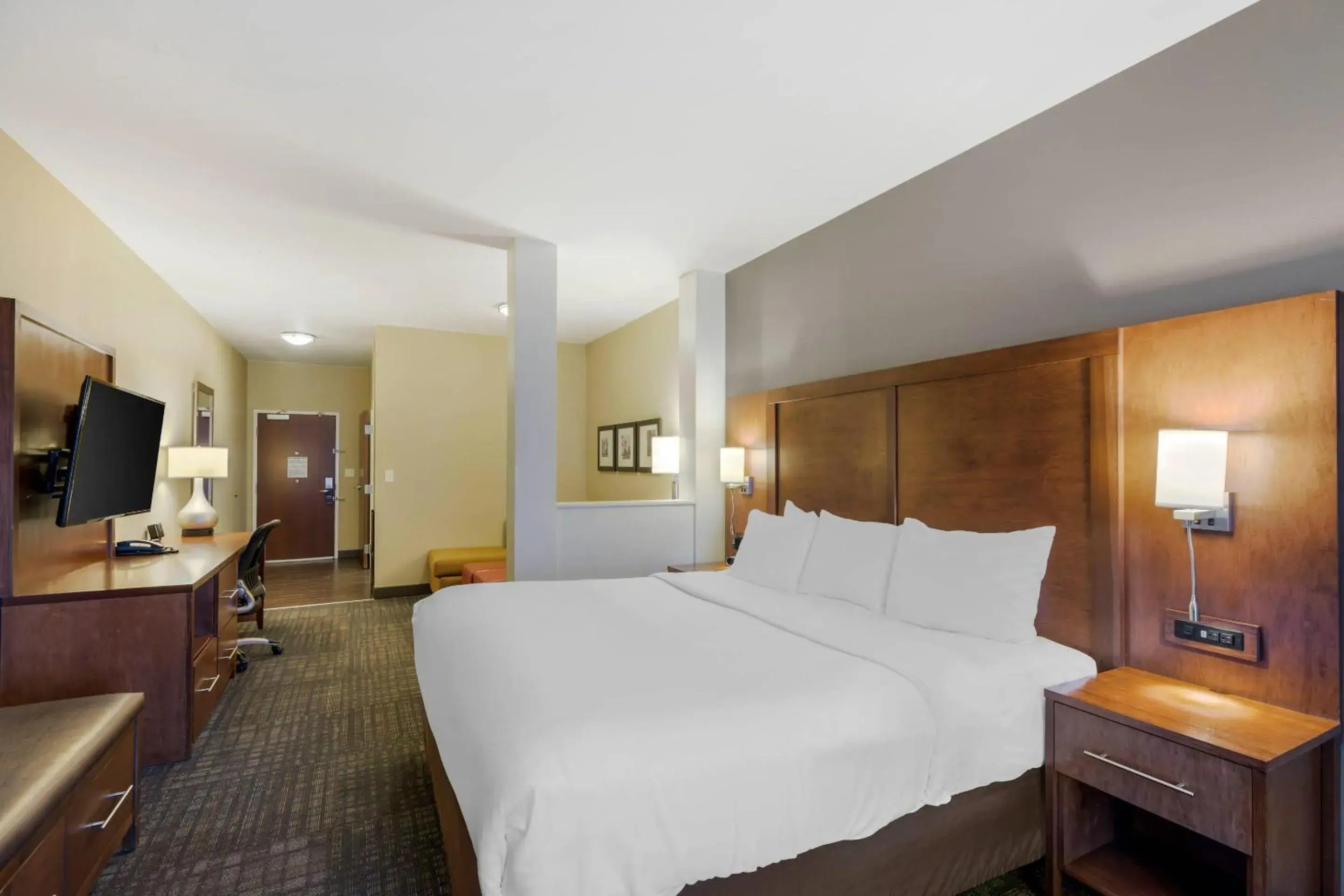 Bedroom, Bed in Comfort Suites Loveland Bedroom, Bed in Comfort Suites Loveland