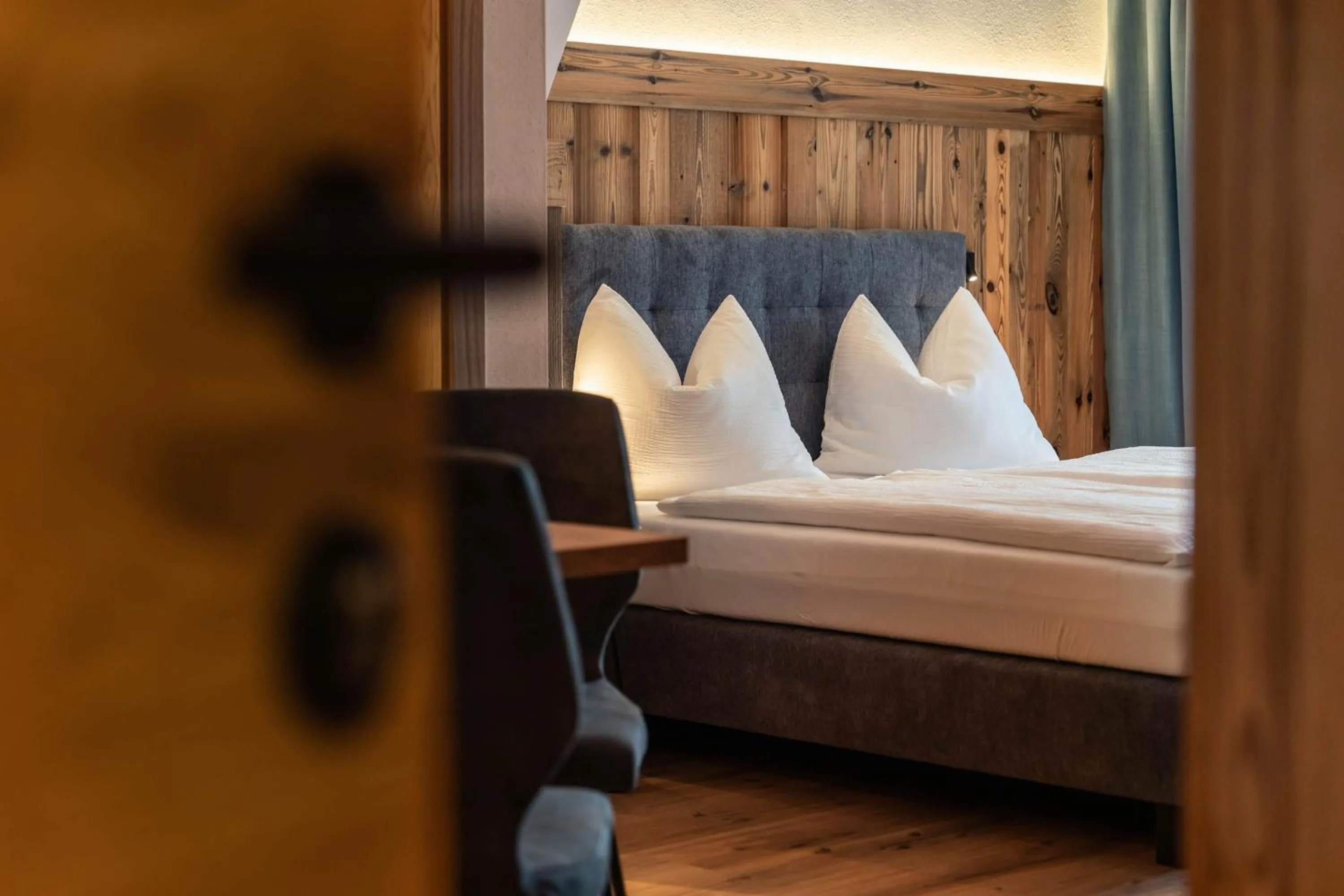 Bedroom, Bed in Montana Apartments