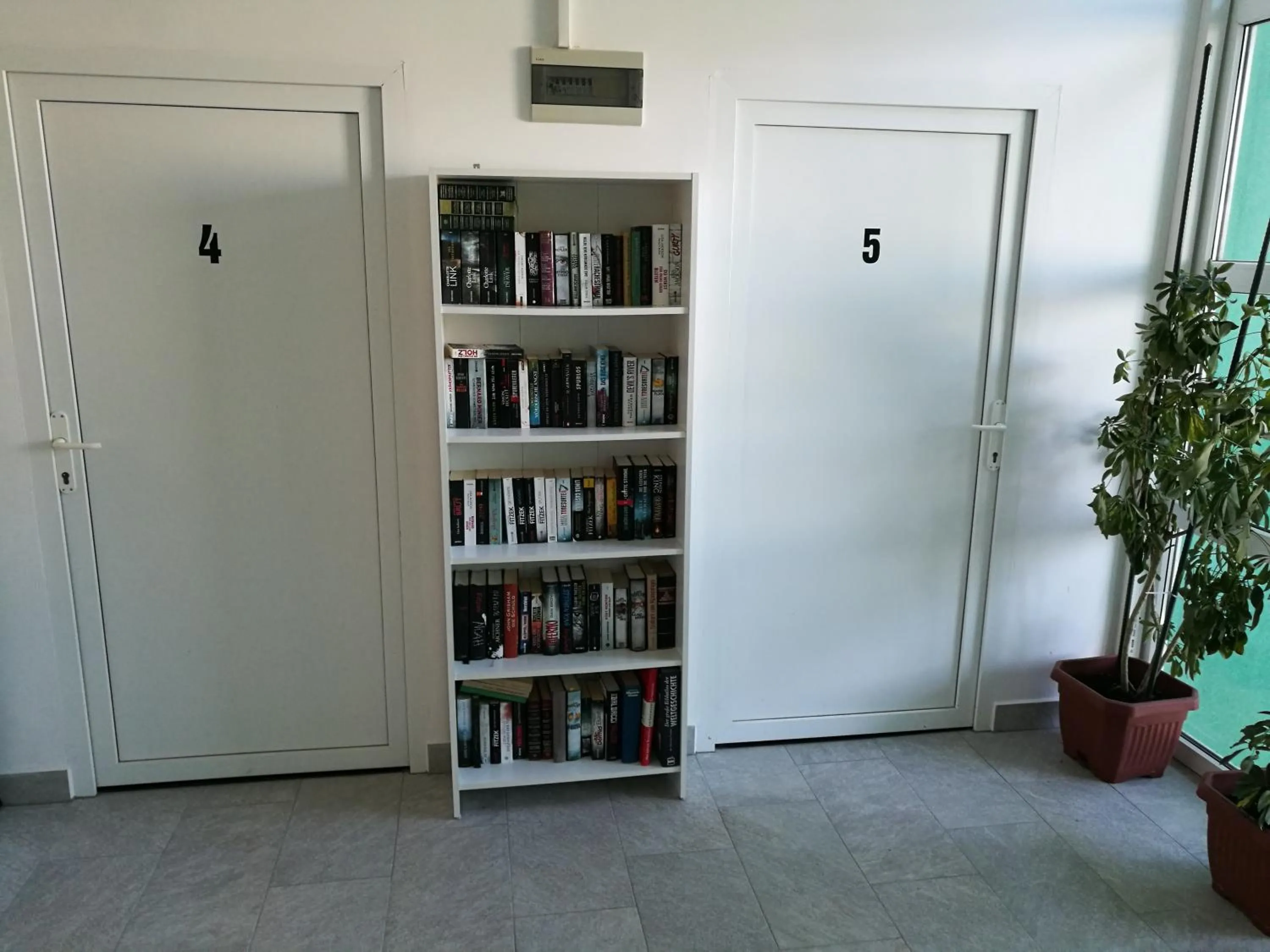 Library in Apartments Lantina