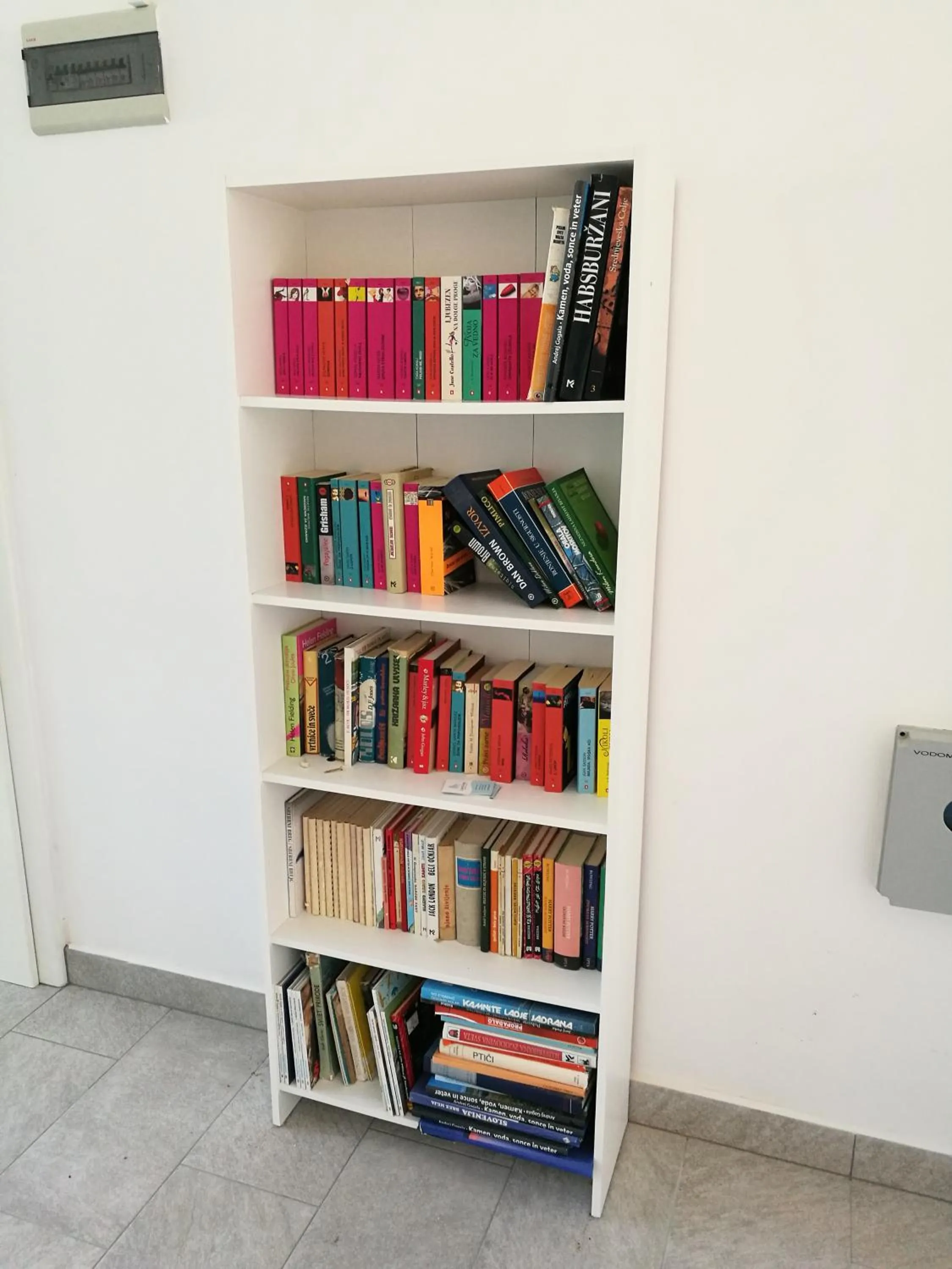 Library in Apartments Lantina