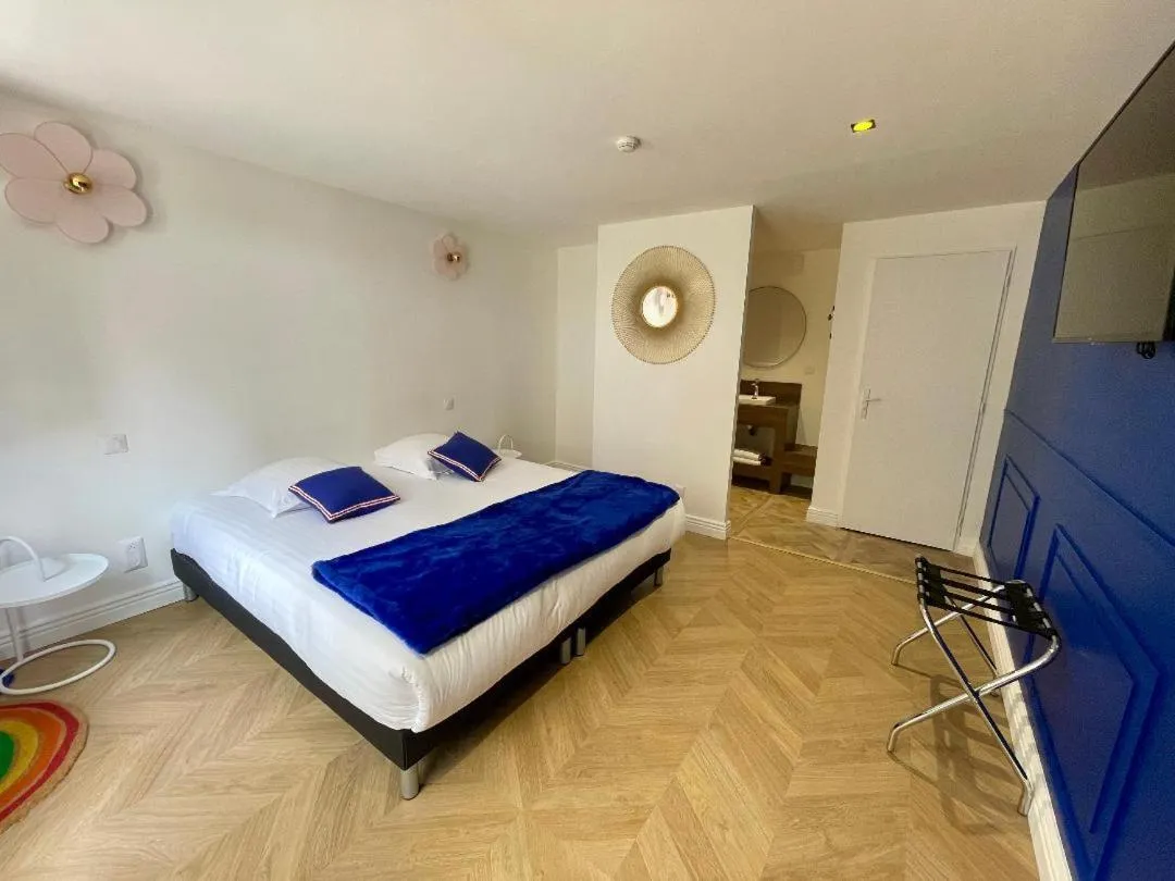 Photo of the whole room, Bed in Manoir'Hastings