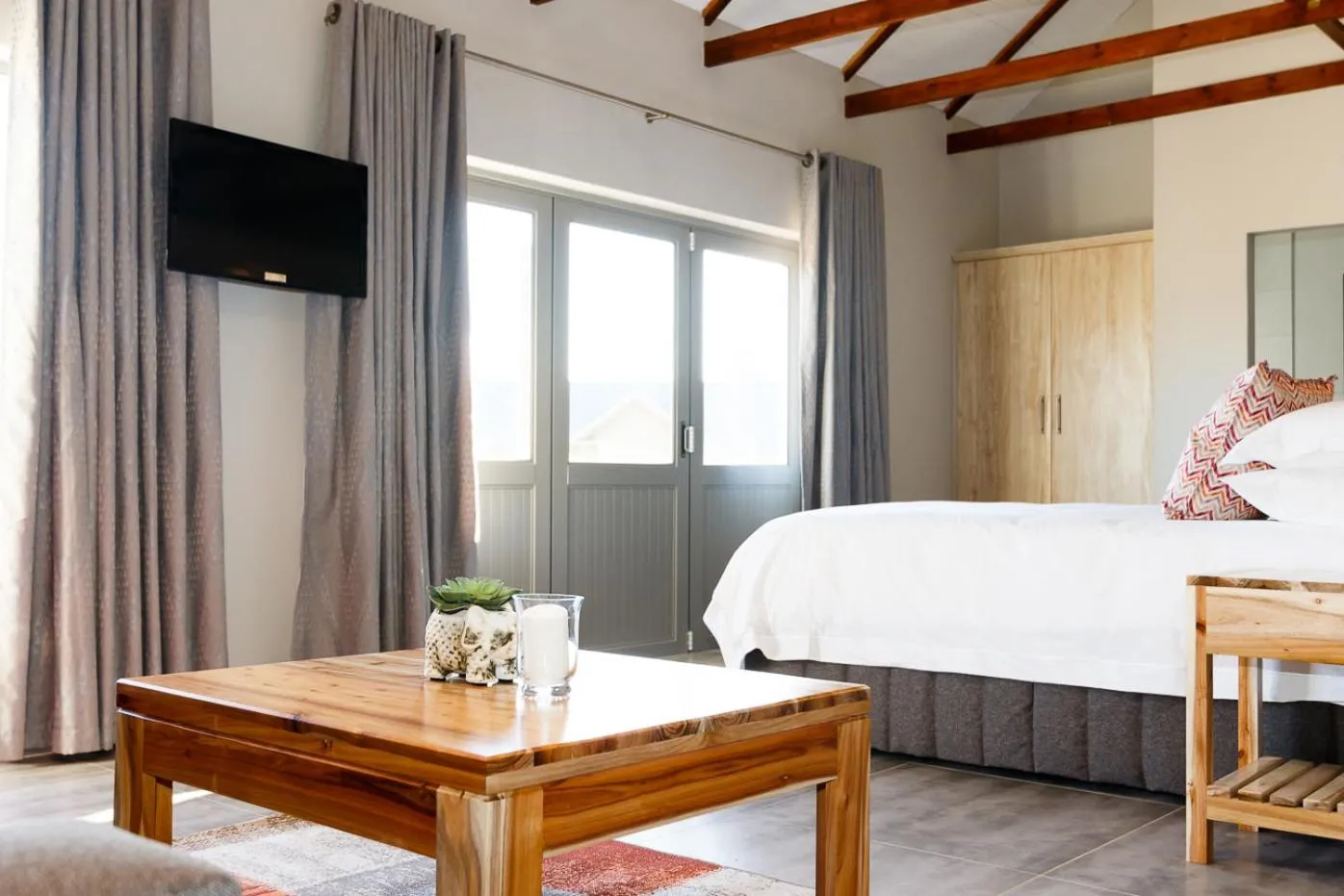 Photo of the whole room, Bed in Addo Wildlife