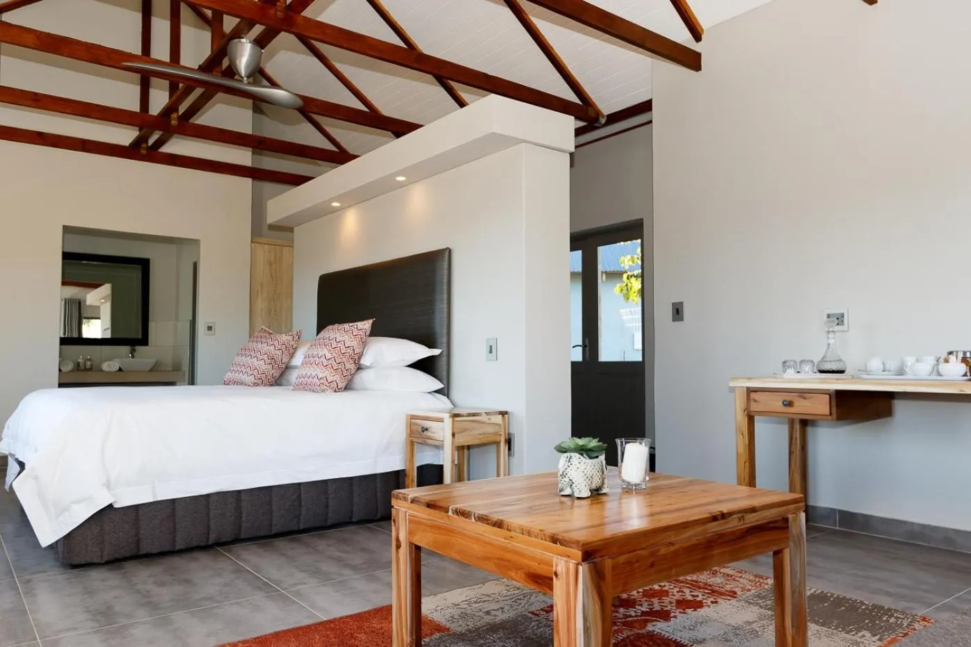 Photo of the whole room, Bed in Addo Wildlife