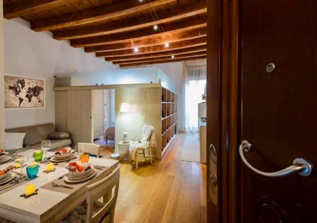 DENEB19 Luminoso con Balcone Vista Città DENEB19 Luminoso con Balcone Vista Città