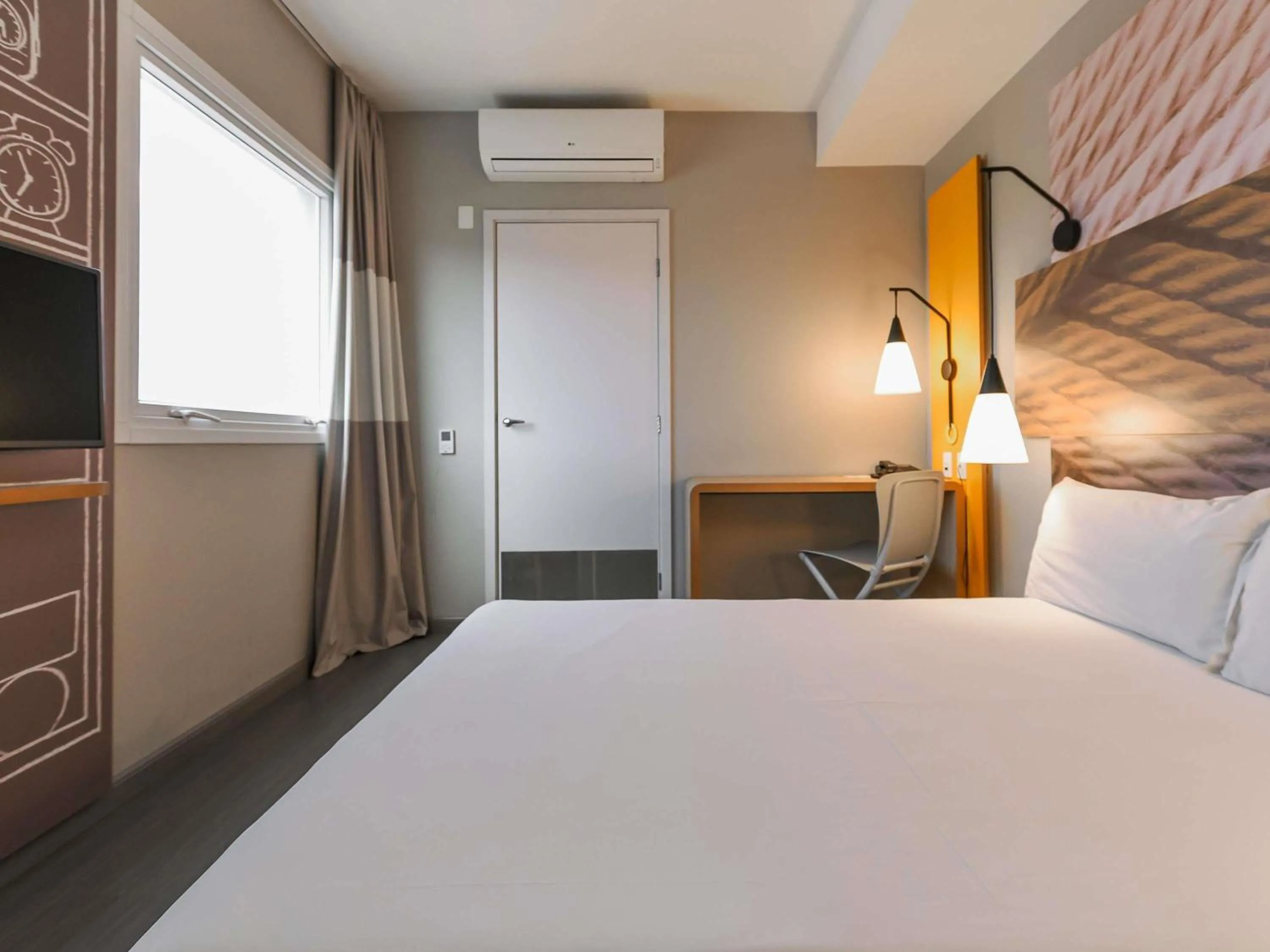 Bedroom, Bed in ibis Jacarei