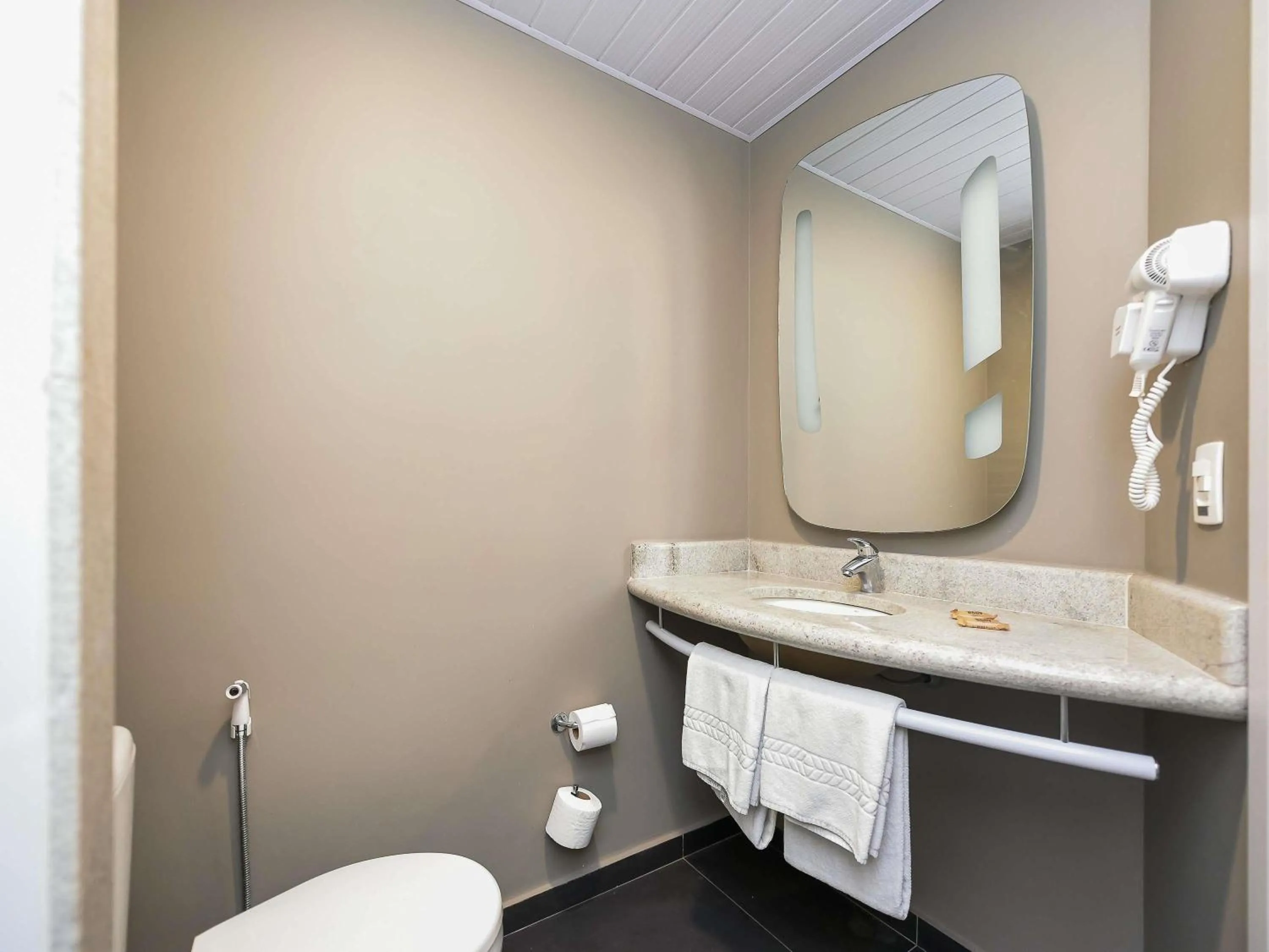 Bedroom in ibis Jacarei