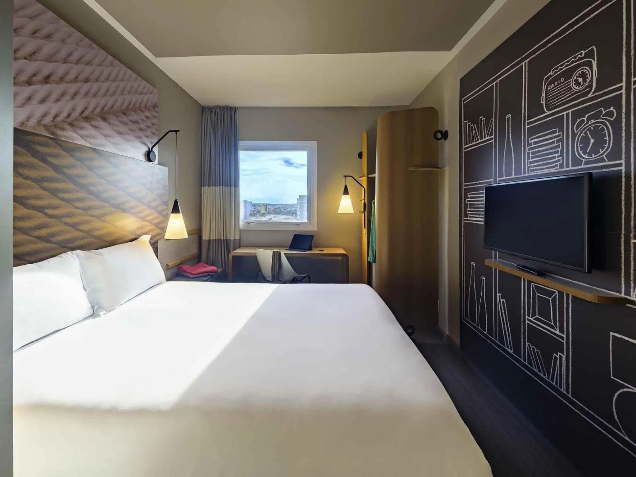 Bedroom, Bed in ibis Jacarei