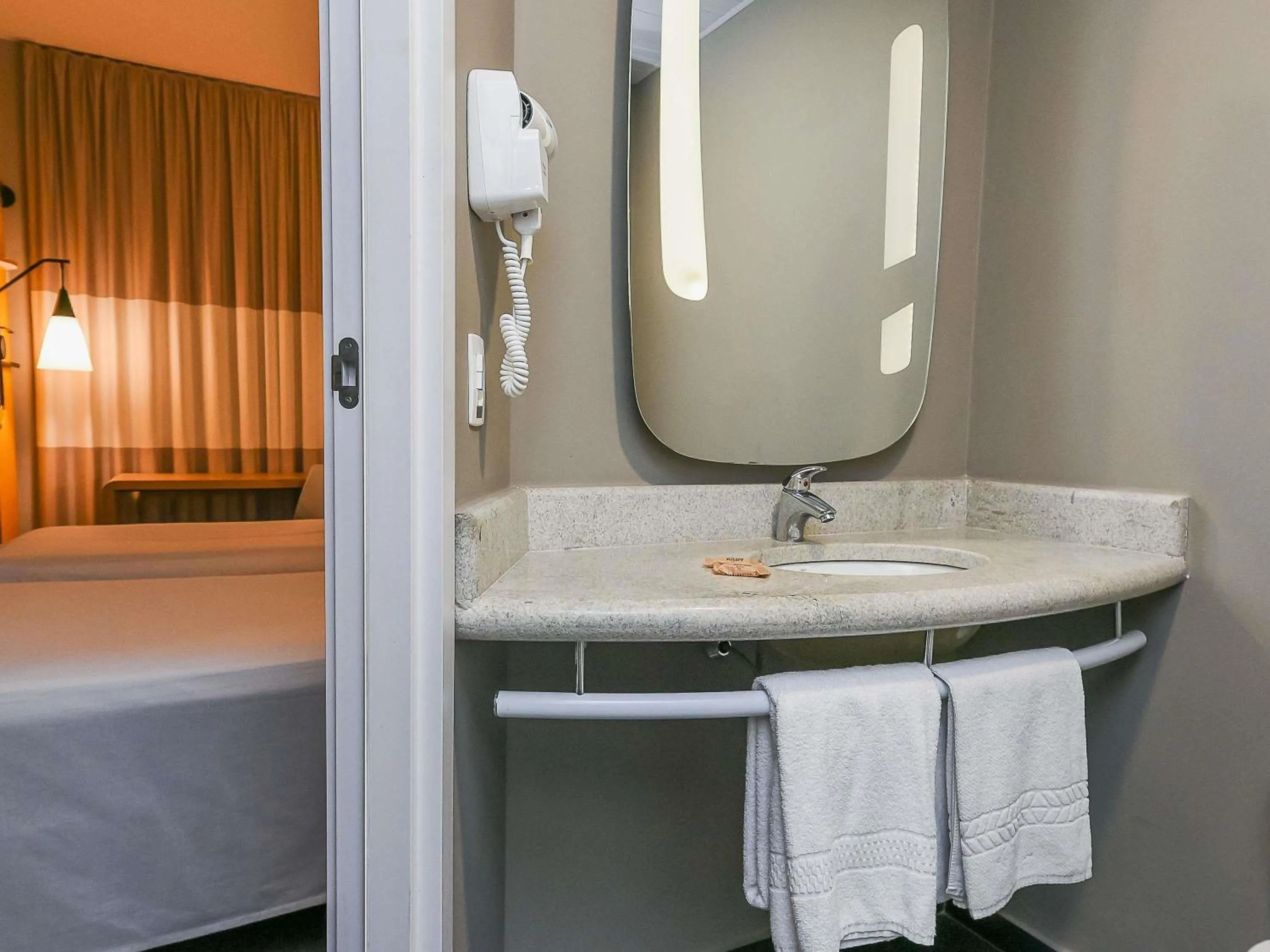 Bedroom, Bed in ibis Jacarei