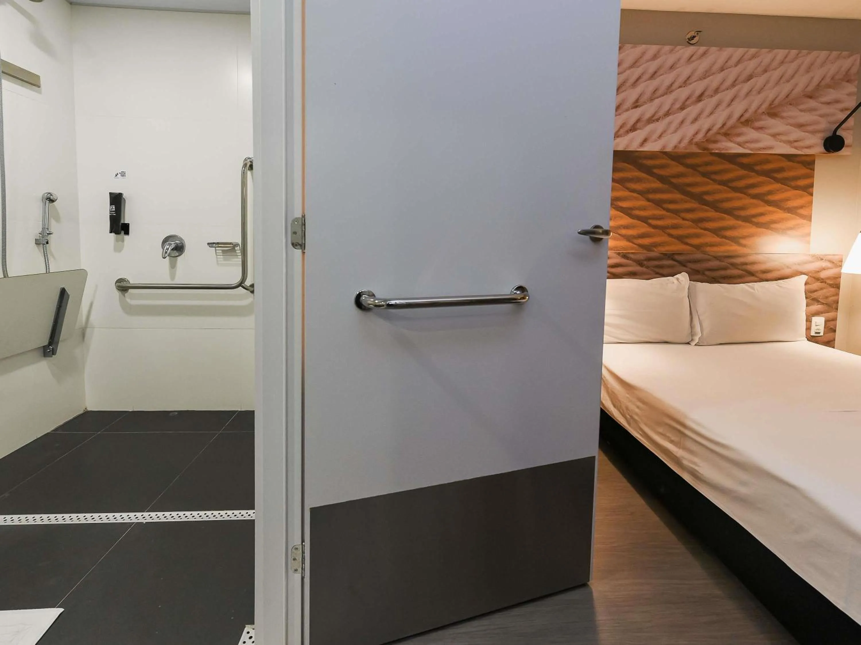 Bedroom, Bed in ibis Jacarei