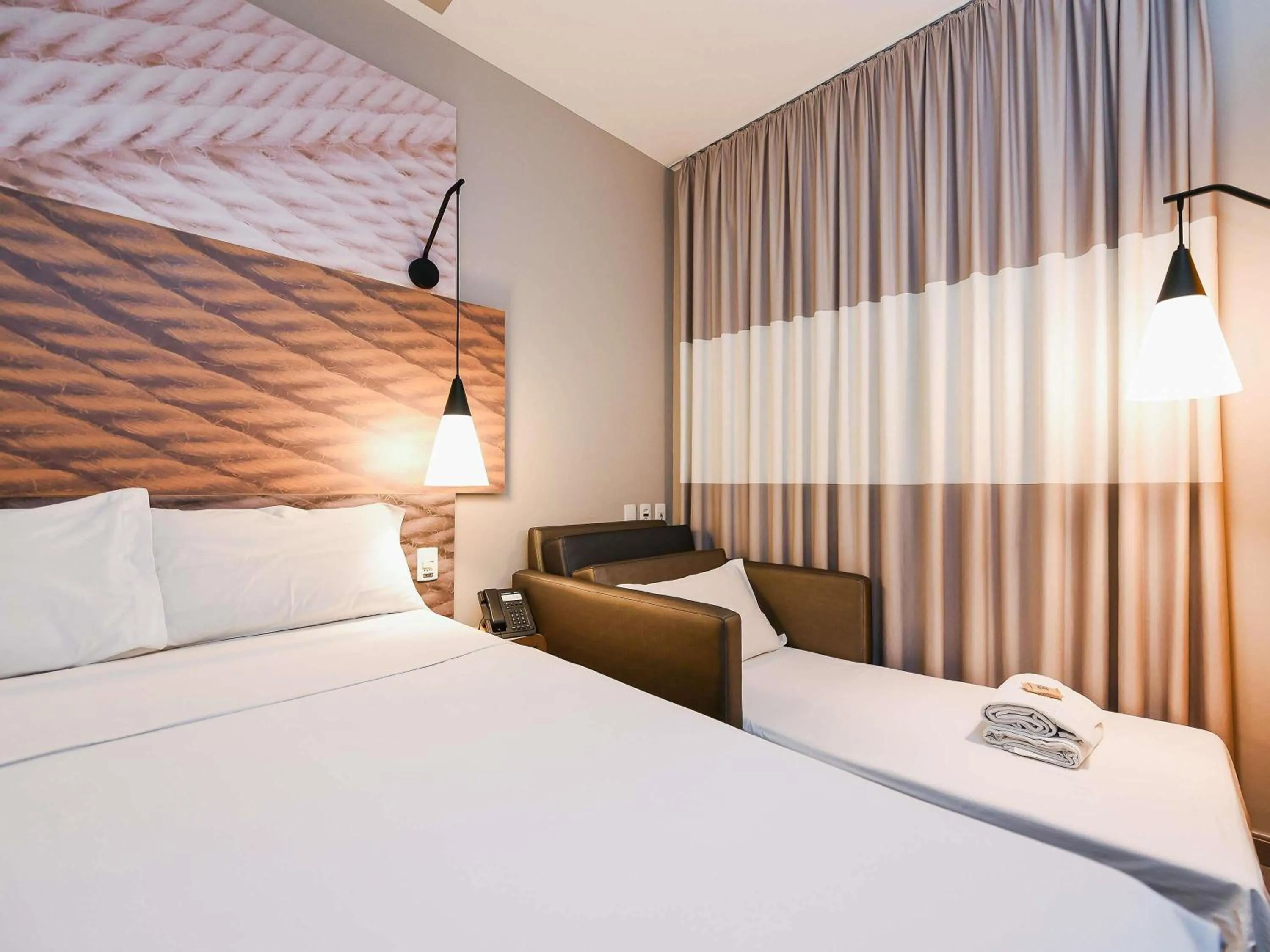 Bedroom, Bed in ibis Jacarei