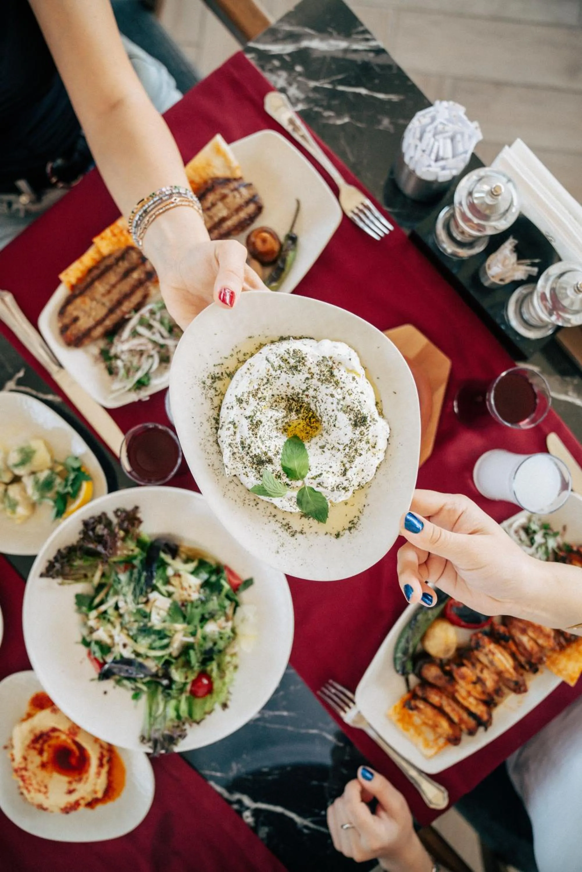 Restaurant/places to eat in Leman Otel