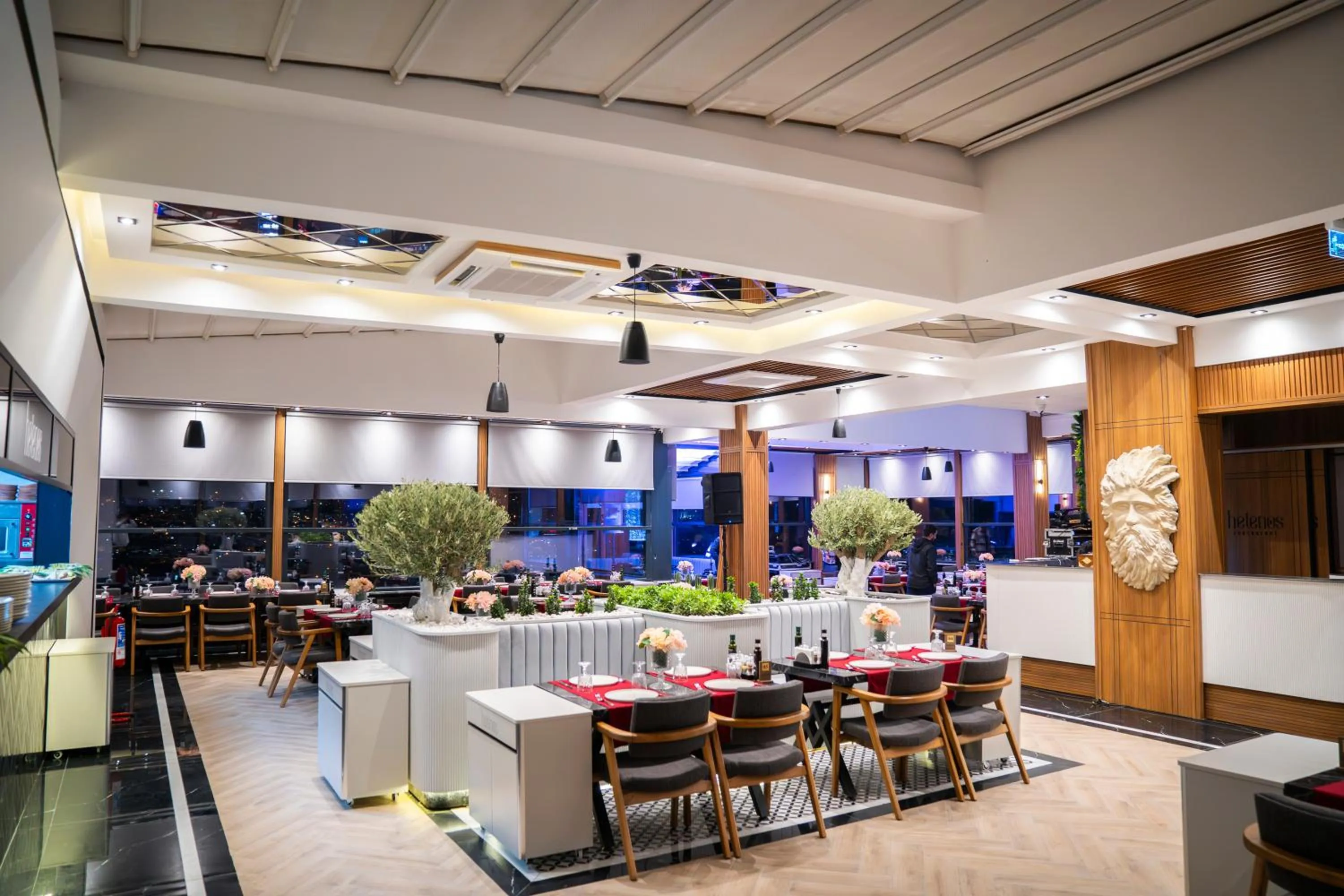 Restaurant/places to eat in Leman Otel