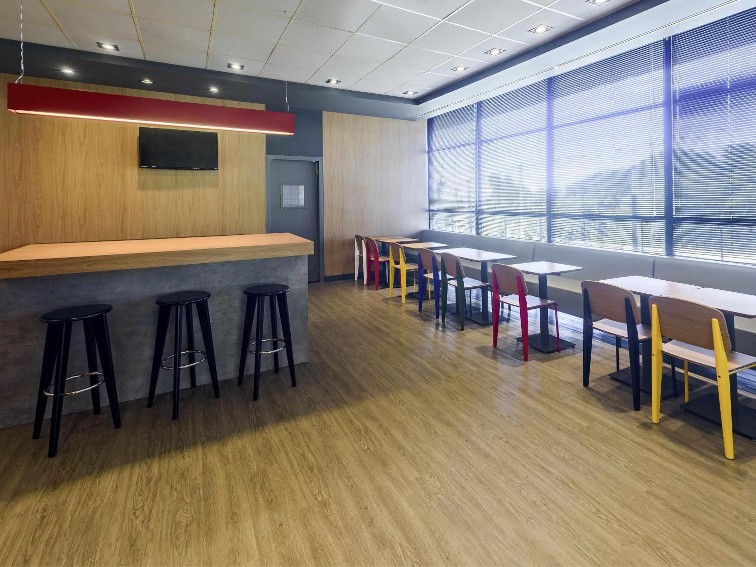 Restaurant/places to eat in ibis Guaiba