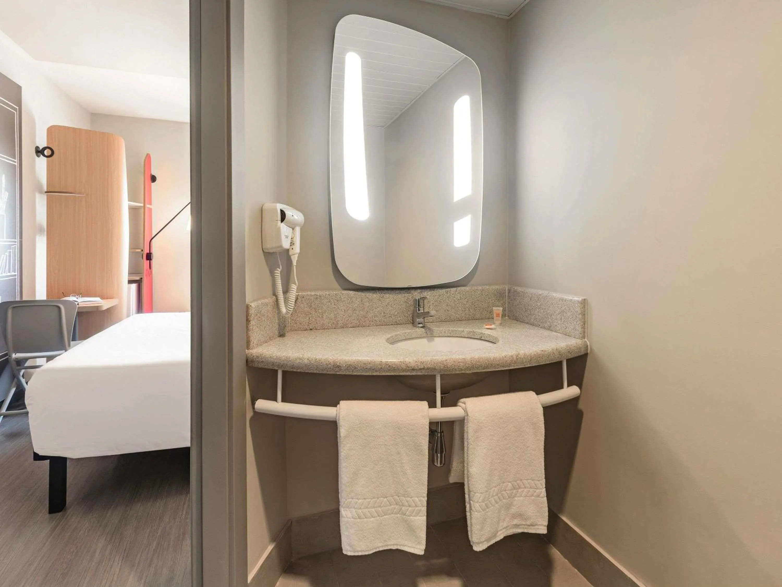 Bedroom, Bed in ibis Guaiba