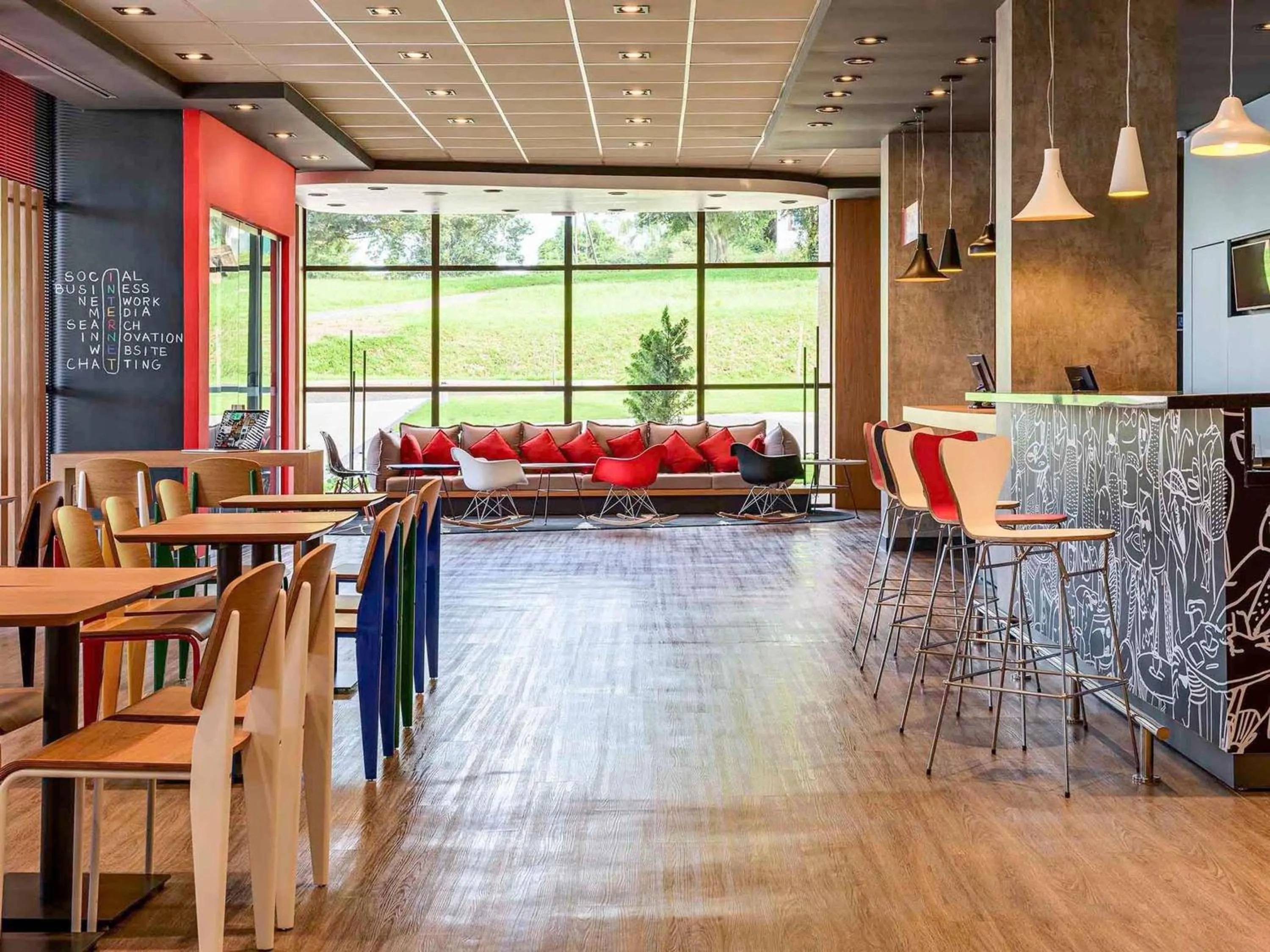 Lounge or bar in ibis Guaiba