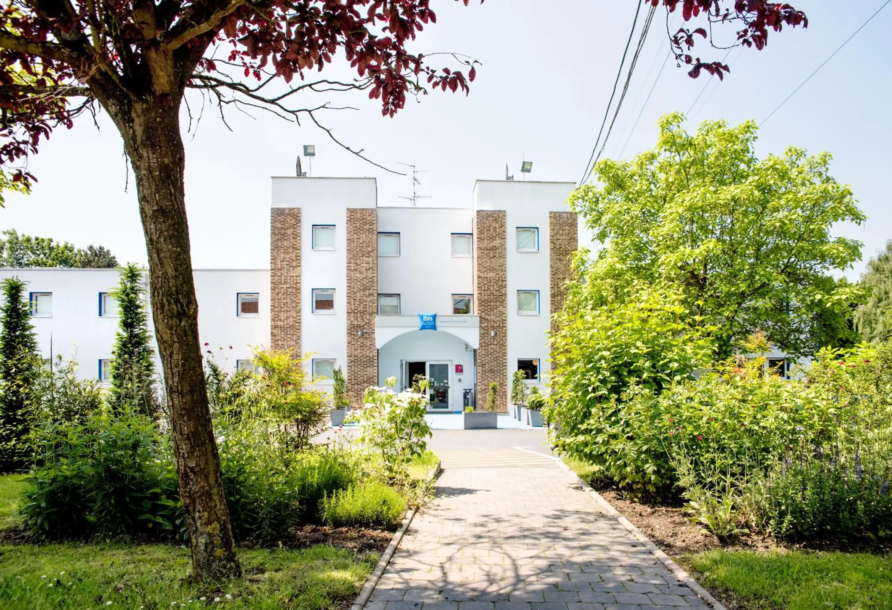 Facade/entrance in ibis budget Valenciennes Petite-Forêt