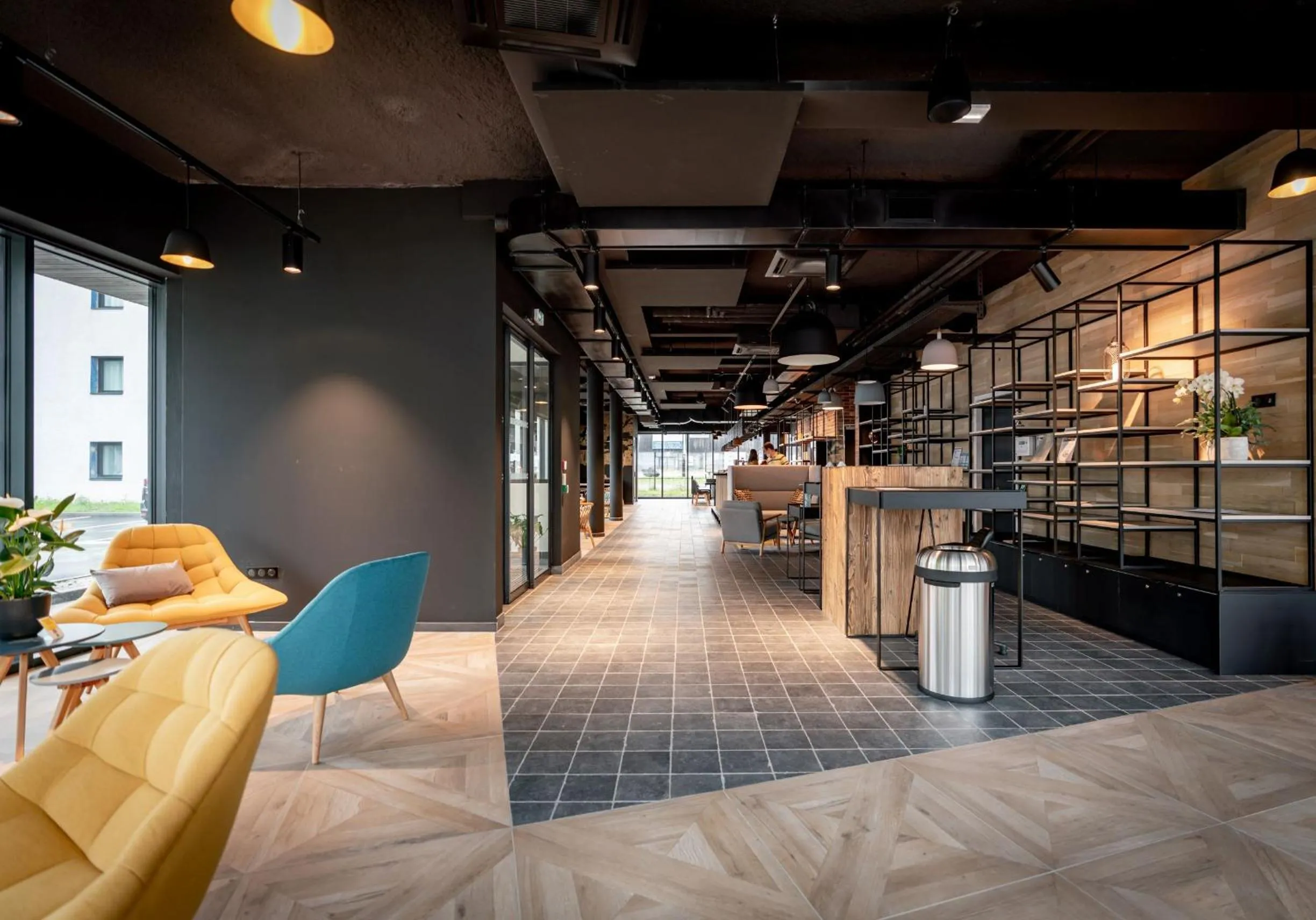 Lobby or reception in ibis budget Valenciennes Petite-Forêt