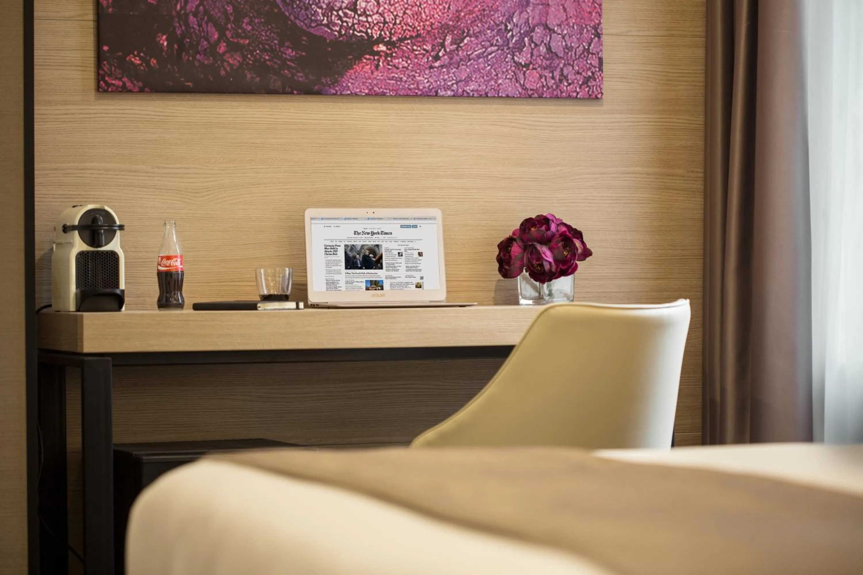 Decorative detail, Bed in Dominic Smart & Luxury Suites - Republic Square