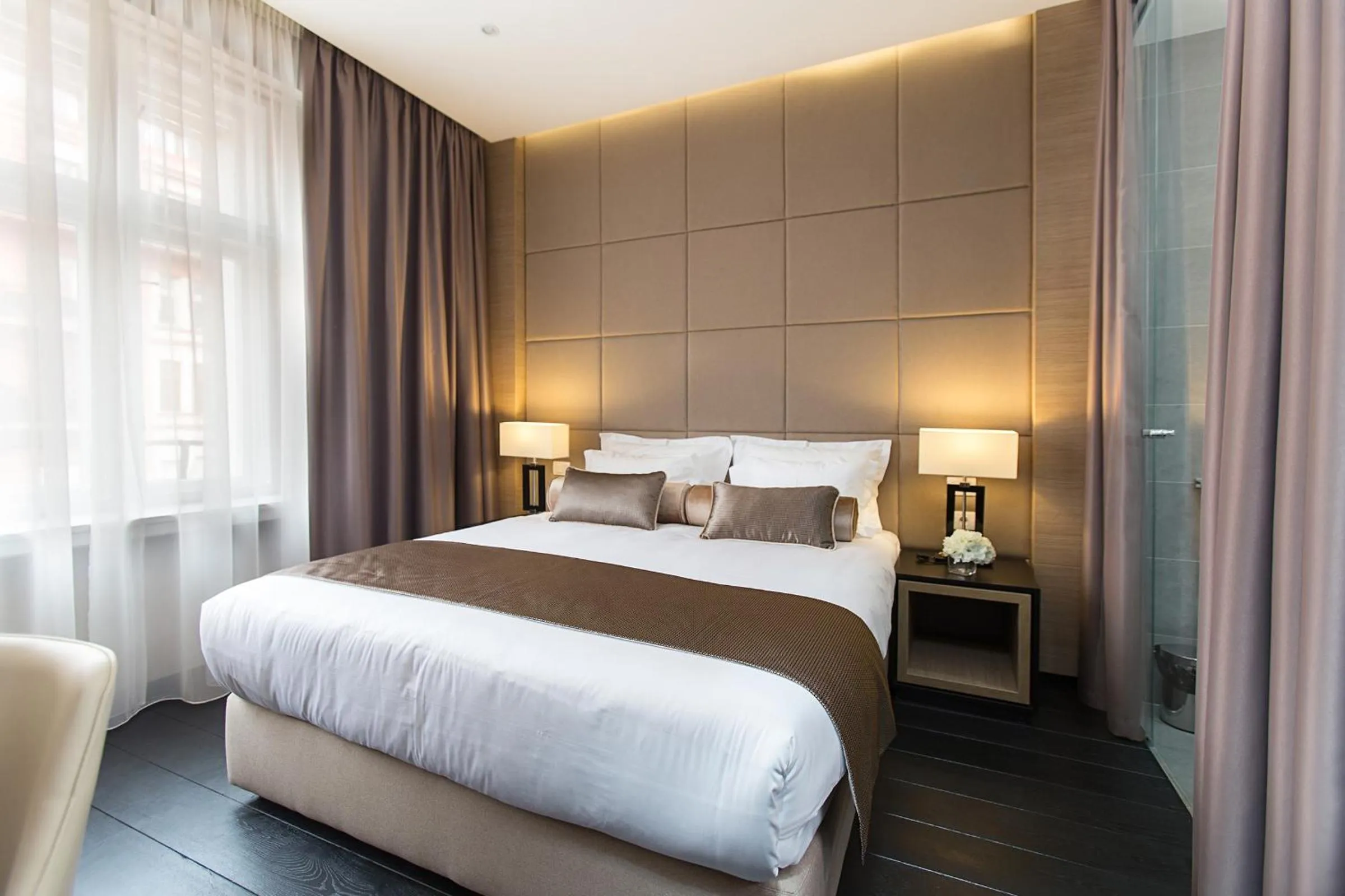 Bedroom, Bed in Dominic Smart & Luxury Suites - Republic Square