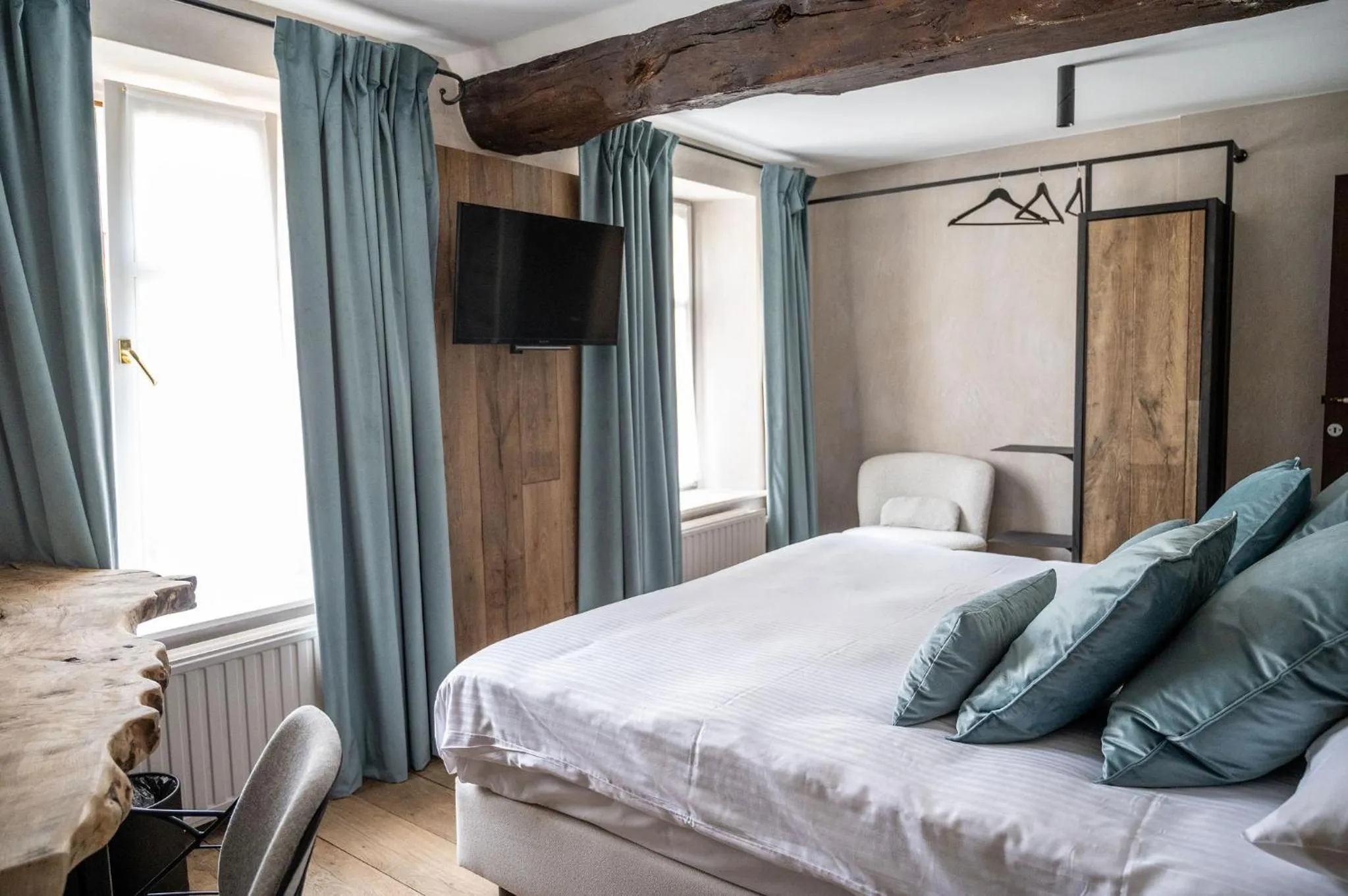 TV and multimedia, Bed in Hotel LEA - Maison Caerdinael