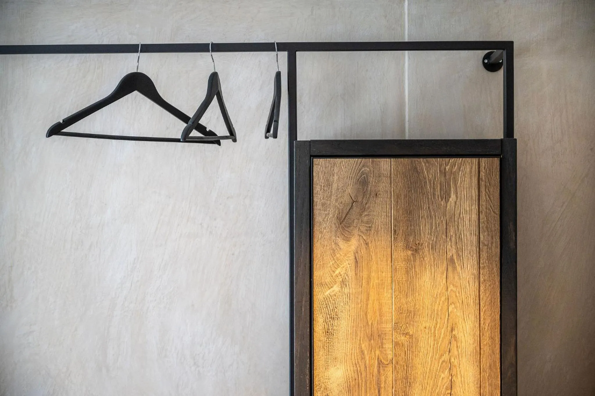 wardrobe in Hotel LEA - Maison Caerdinael