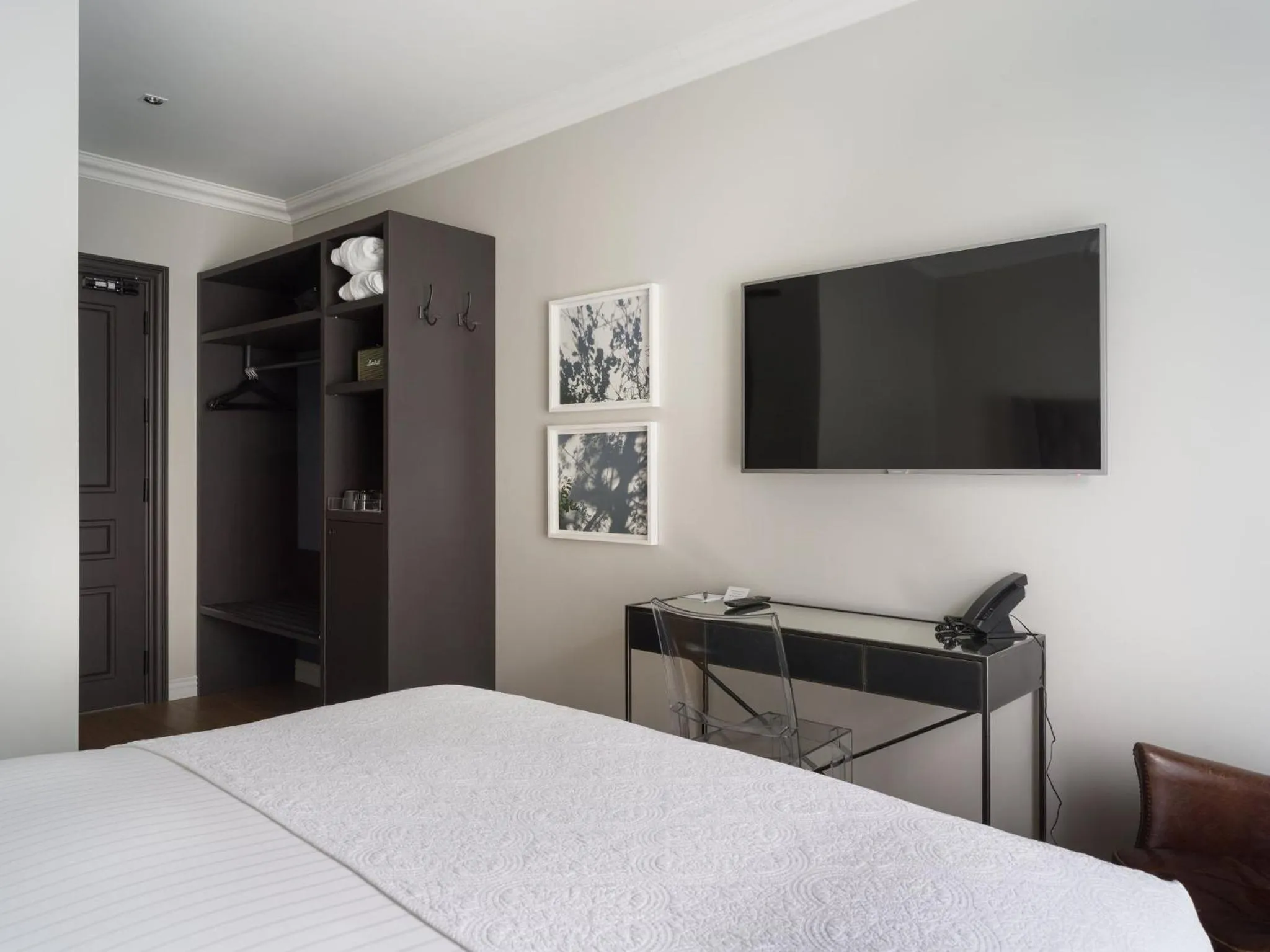 Bedroom, Bed in Sand Hotel by Keahotels