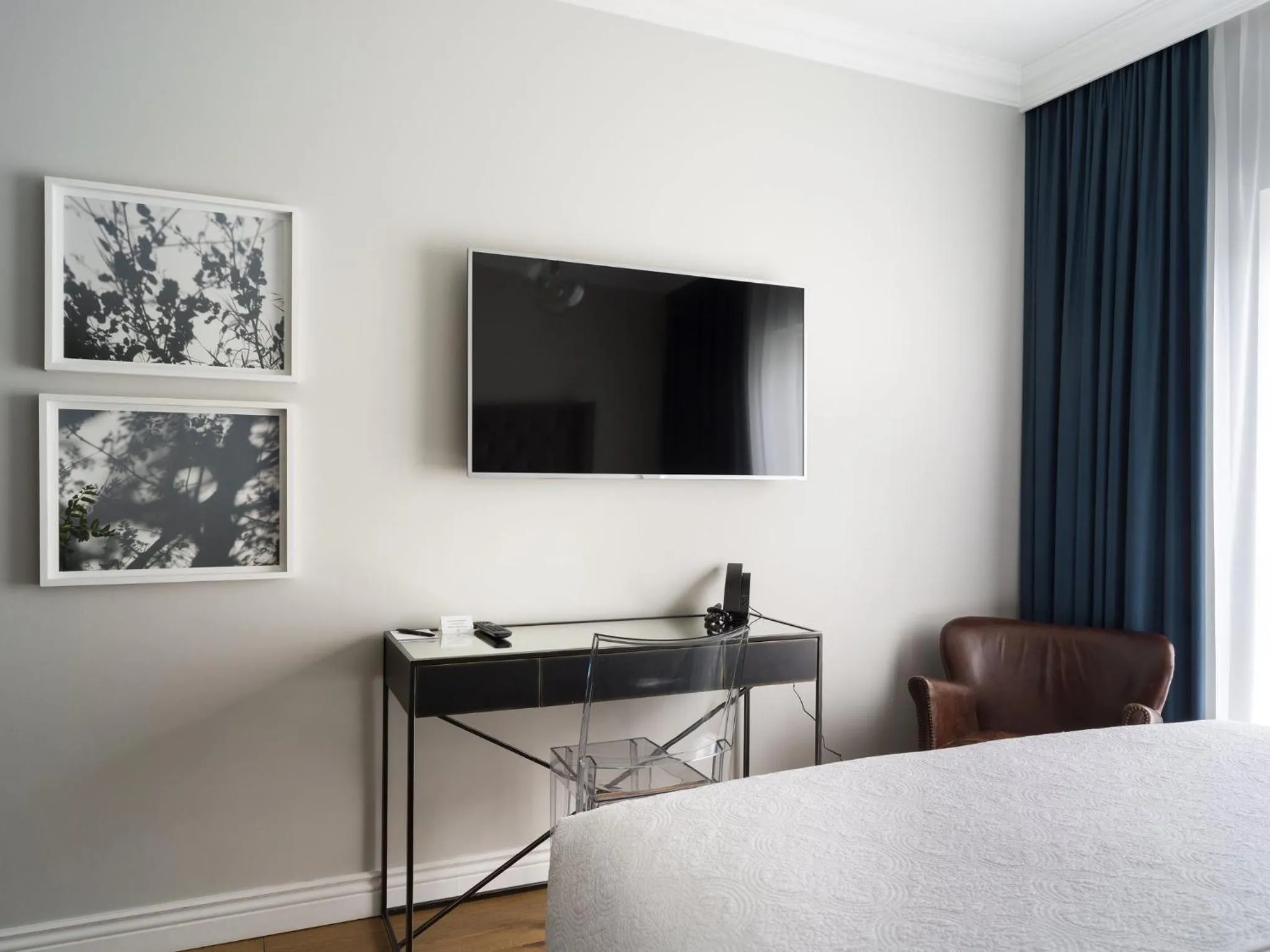 Bedroom, Bed in Sand Hotel by Keahotels