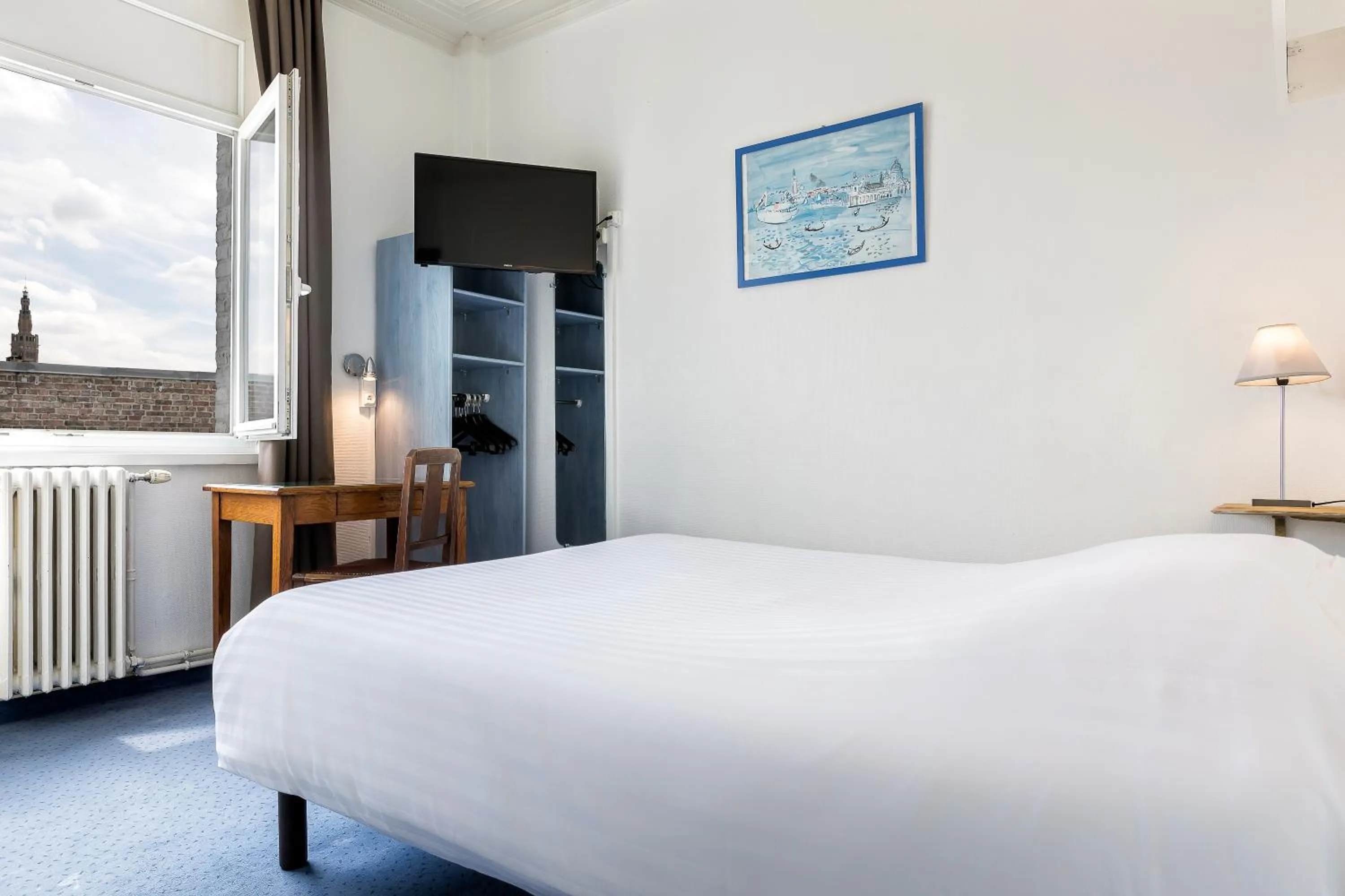 Bed in Hôtel Saint Maurice