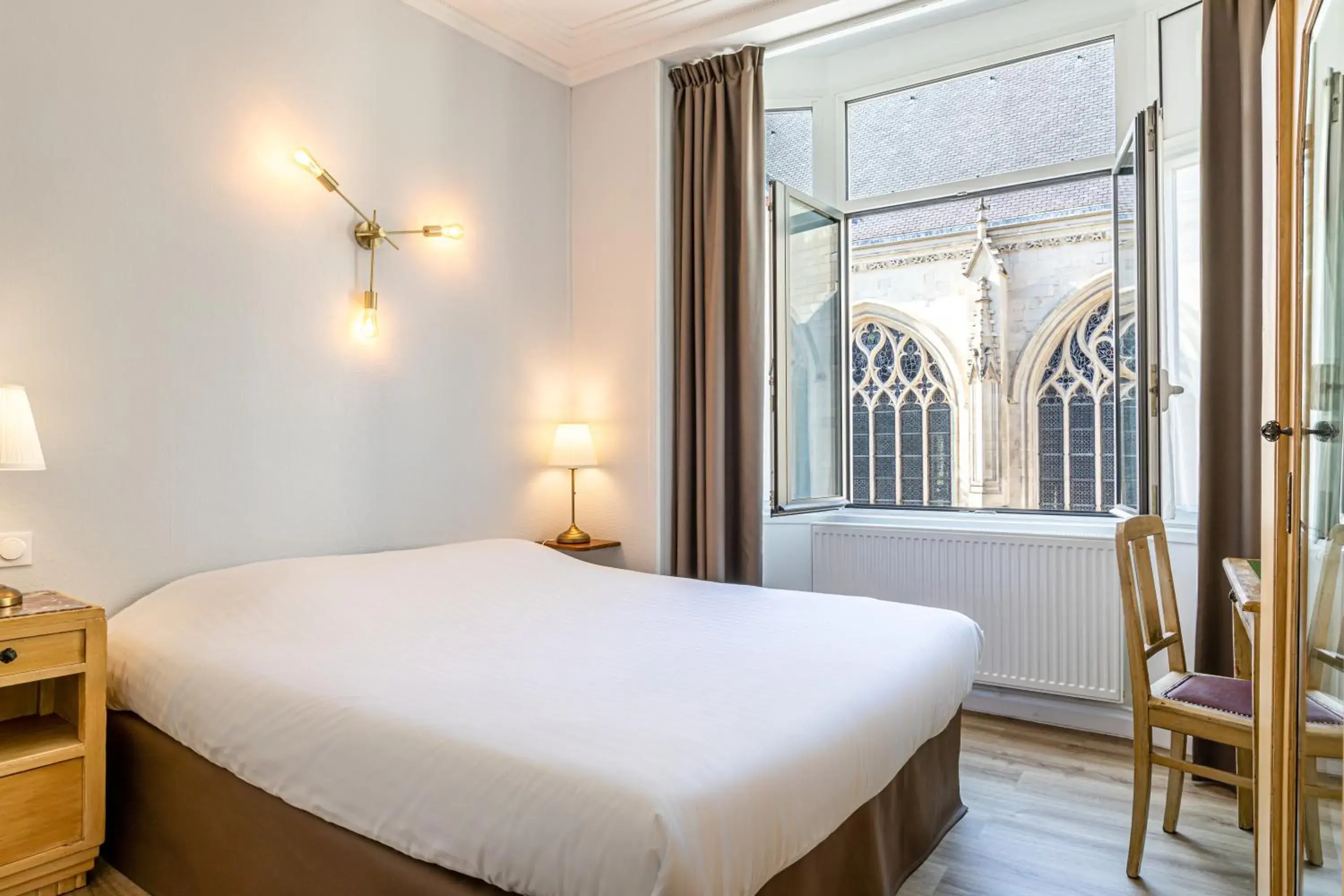 Photo of the whole room, Bed in Hôtel Saint Maurice Photo of the whole room, Bed in Hôtel Saint Maurice