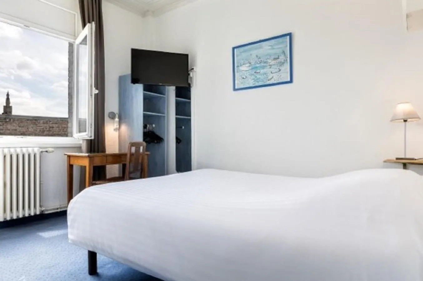 Bed in Hôtel Saint Maurice