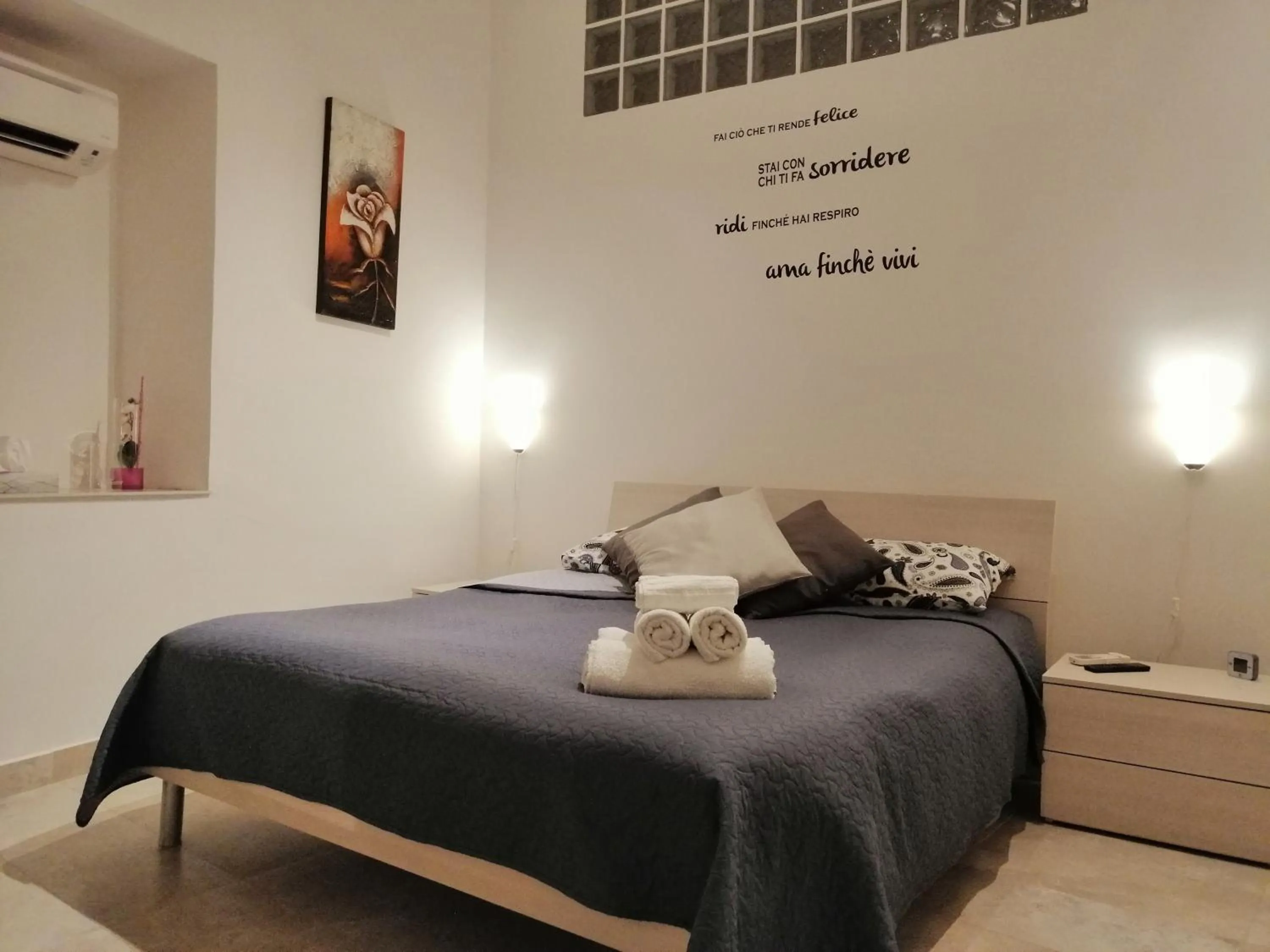 air conditioner, Bed in Alessi Suites & Studio