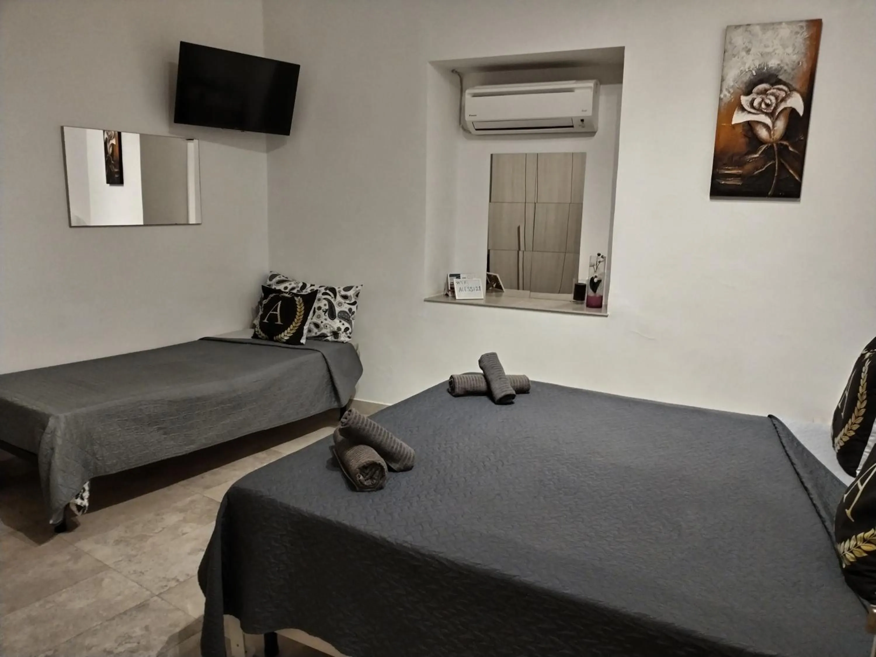 Photo of the whole room, Bed in Alessi Suites & Studio