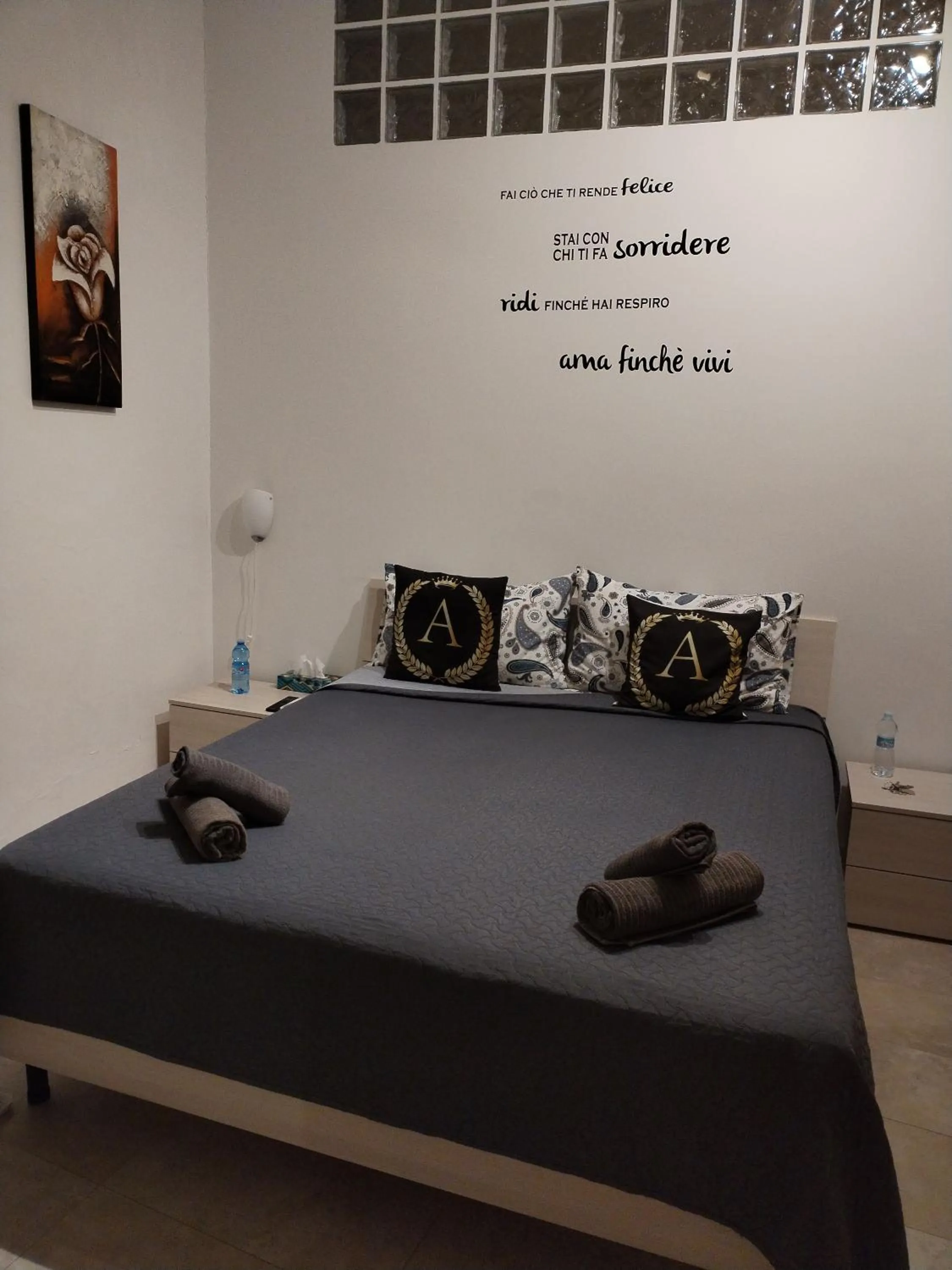 Bedroom, Bed in Alessi Suites & Studio