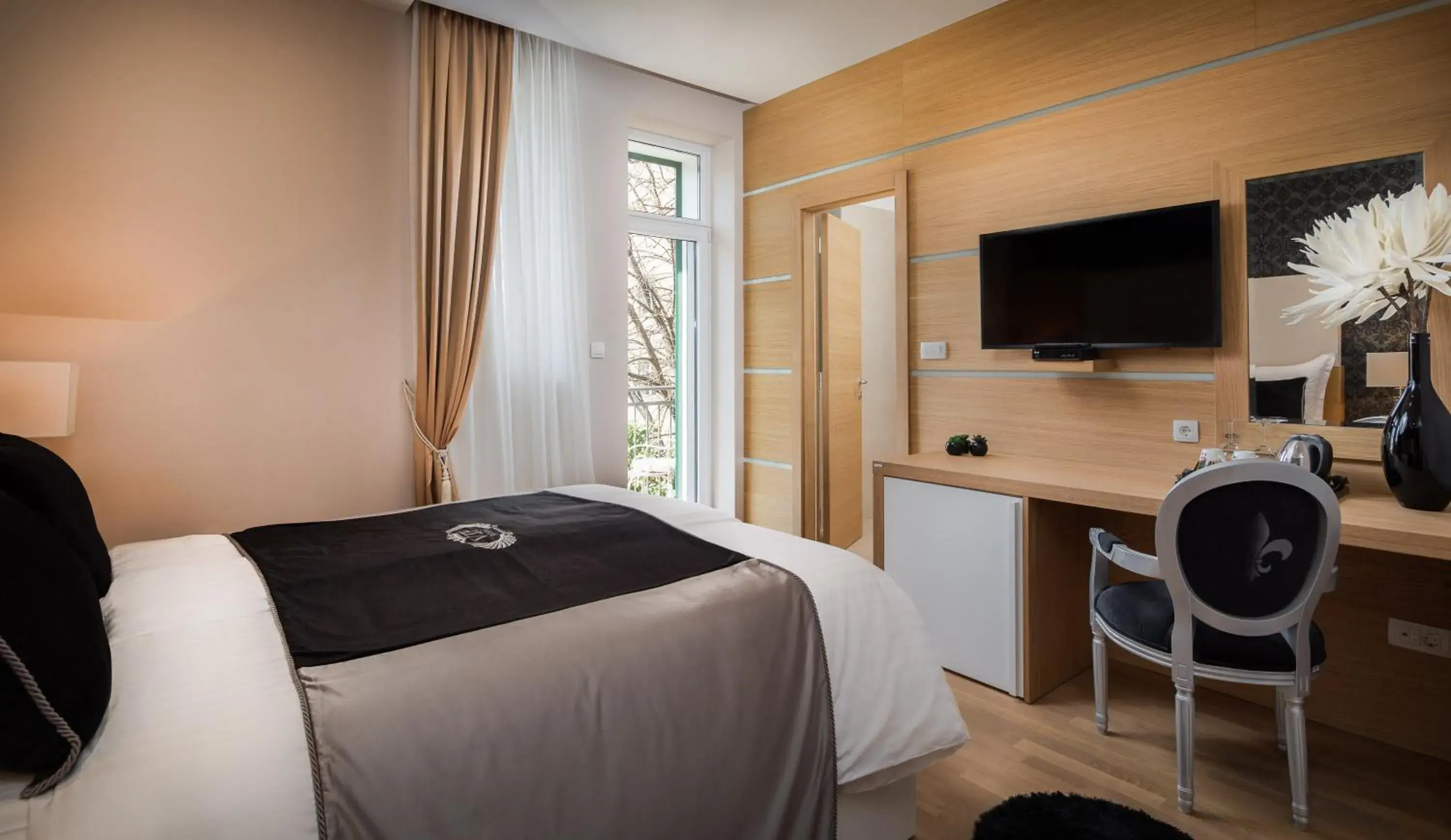 Deluxe Double Room with Balcony in VIP Rooms Deluxe Double Room with Balcony in VIP Rooms