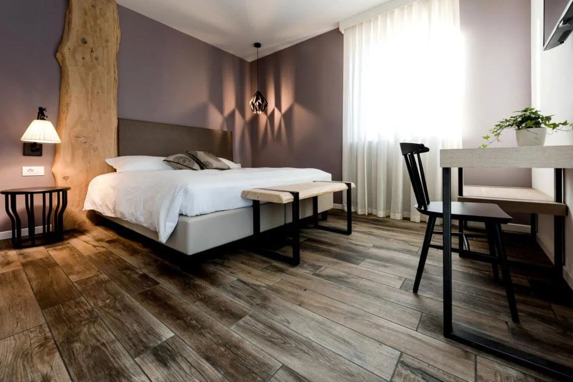 Photo of the whole room, Bed in Locanda la Cross - Adults Only