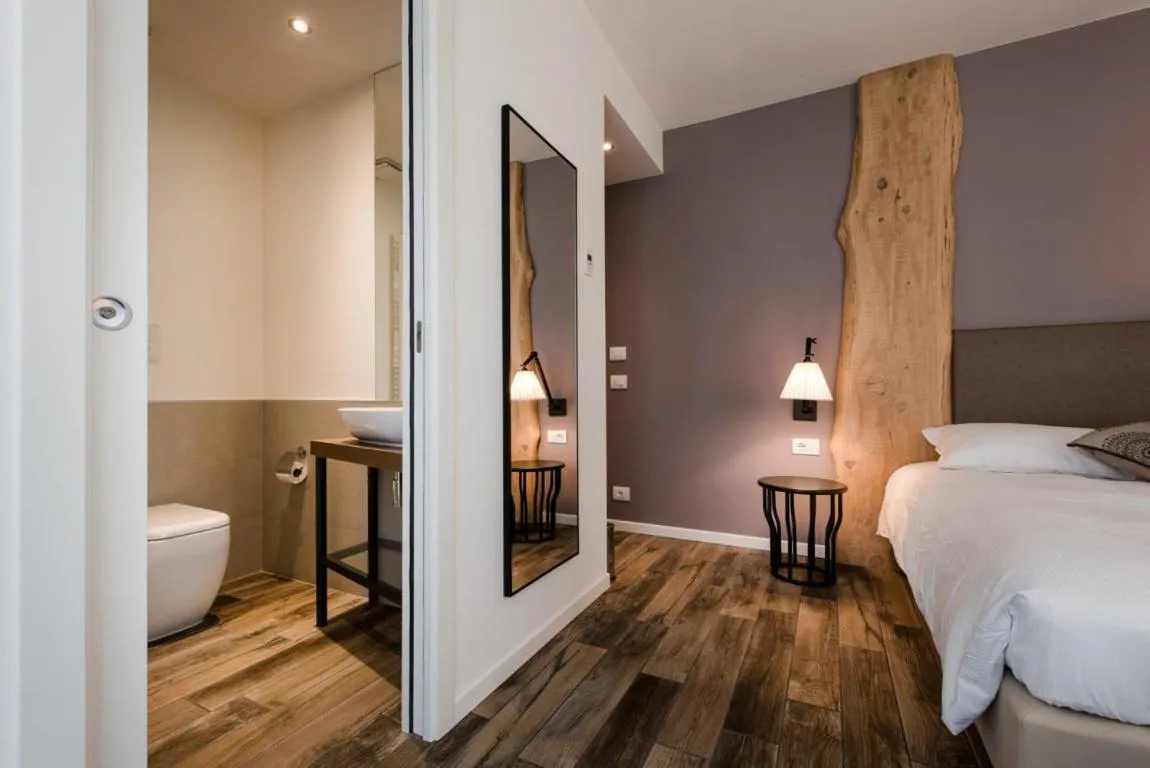 Photo of the whole room, Bed in Locanda la Cross - Adults Only