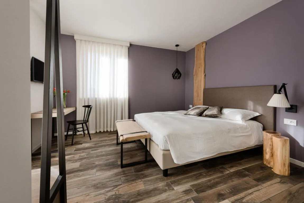 Photo of the whole room, Bed in Locanda la Cross - Adults Only