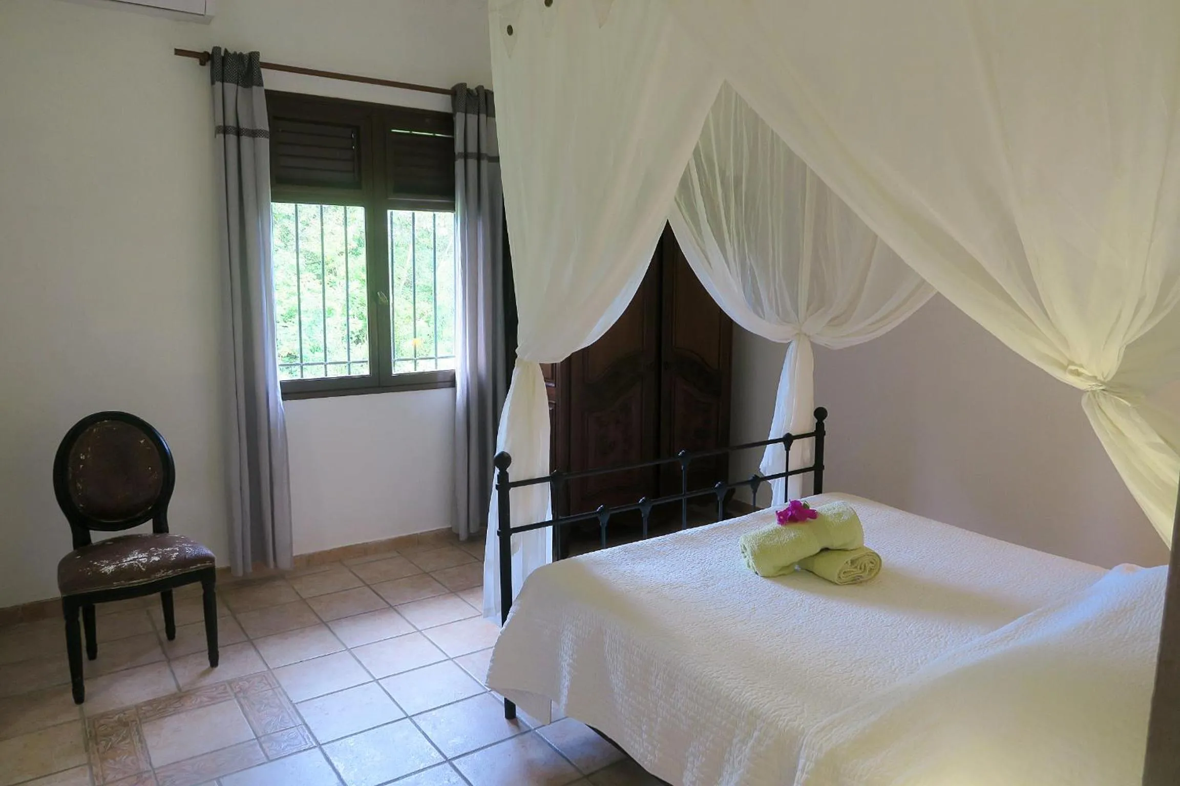 Bedroom, Bed in Domaine du Château
